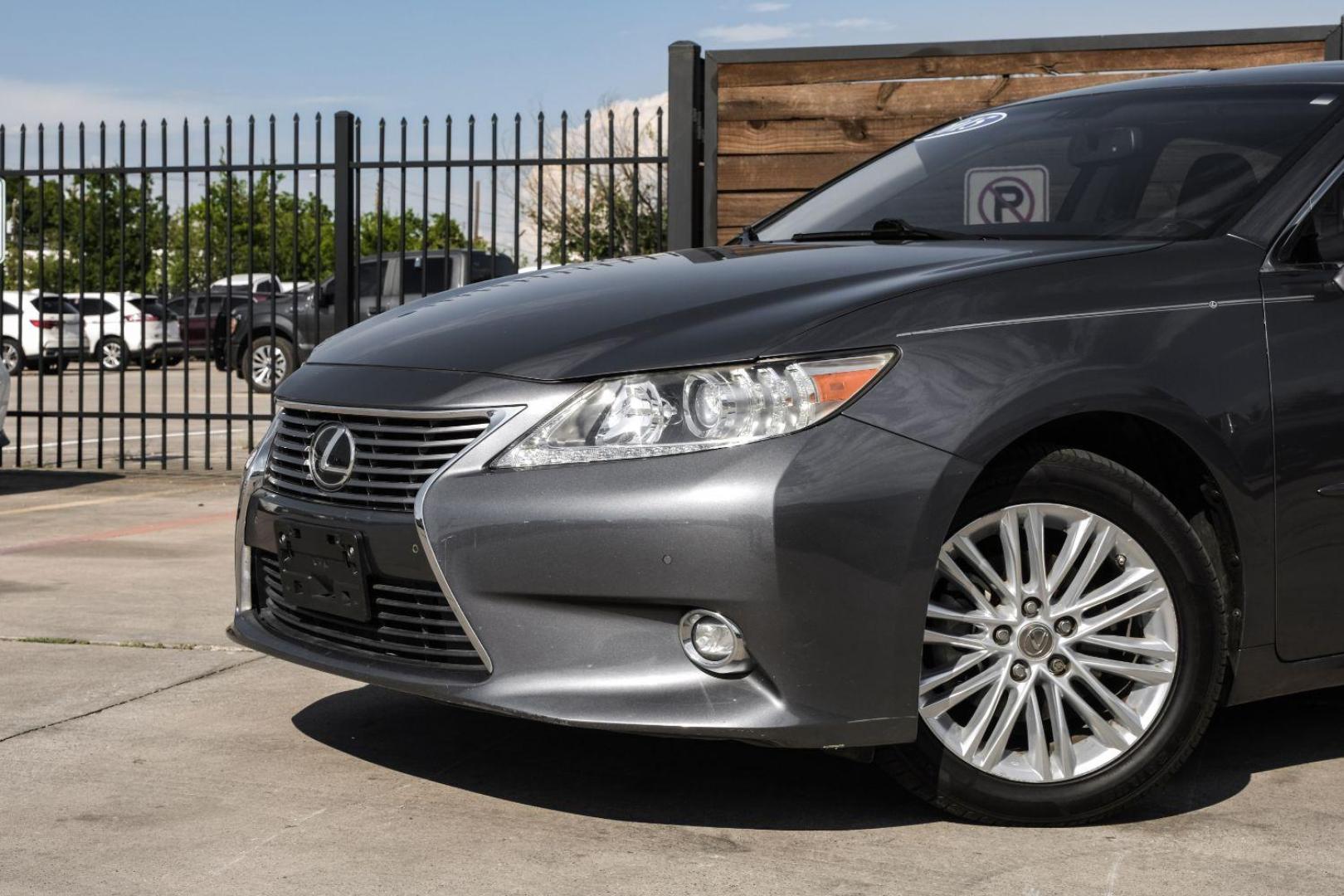 2015 Gray Lexus ES 350 Sedan (JTHBK1GG7F2) with an 3.5L V6 DOHC 24V engine, 6-Speed Automatic transmission, located at 2401 E Main St., Grand Prairie, TX, 75050, (972) 262-4440, 32.748981, -96.969643 - Photo#5