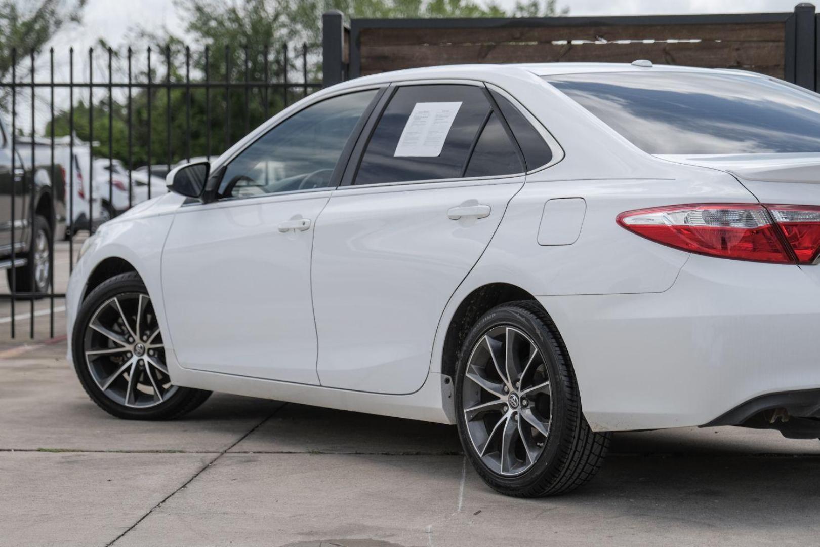 2015 WHITE Toyota Camry XSE (4T1BF1FK1FU) with an 2.5L L4 DOHC 16V engine, 6-Speed Automatic transmission, located at 2401 E Main St., Grand Prairie, TX, 75050, (972) 262-4440, 32.748981, -96.969643 - Photo#13