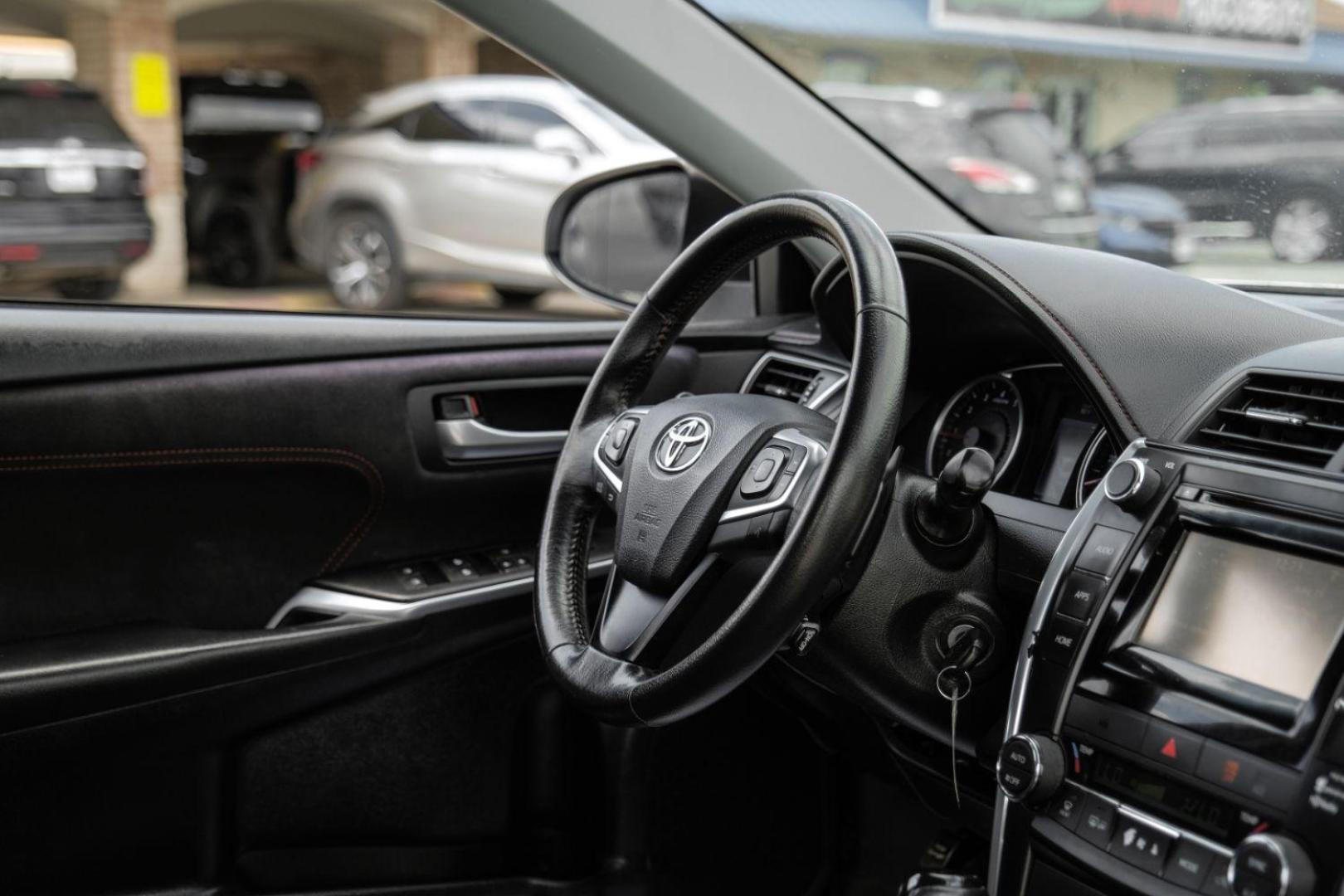 2015 WHITE Toyota Camry XSE (4T1BF1FK1FU) with an 2.5L L4 DOHC 16V engine, 6-Speed Automatic transmission, located at 2401 E Main St., Grand Prairie, TX, 75050, (972) 262-4440, 32.748981, -96.969643 - Photo#20