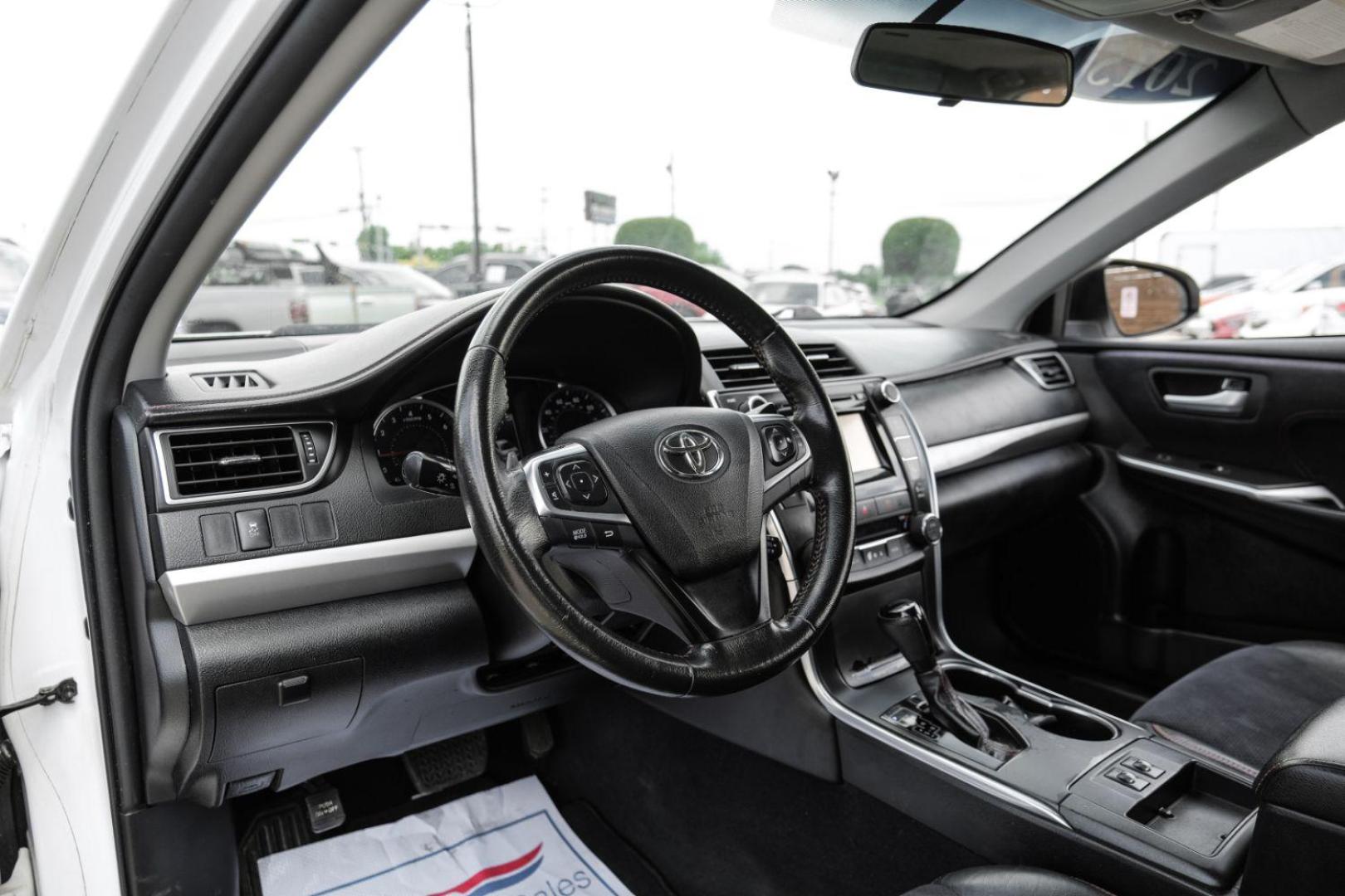 2015 WHITE Toyota Camry XSE (4T1BF1FK1FU) with an 2.5L L4 DOHC 16V engine, 6-Speed Automatic transmission, located at 2401 E Main St., Grand Prairie, TX, 75050, (972) 262-4440, 32.748981, -96.969643 - Photo#2