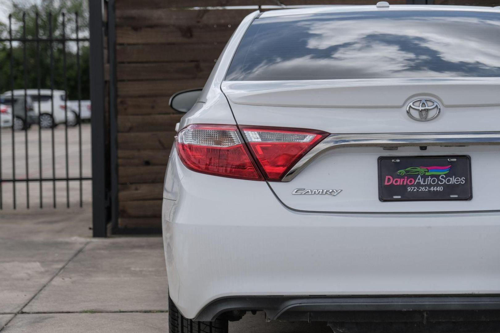 2015 WHITE Toyota Camry XSE (4T1BF1FK1FU) with an 2.5L L4 DOHC 16V engine, 6-Speed Automatic transmission, located at 2401 E Main St., Grand Prairie, TX, 75050, (972) 262-4440, 32.748981, -96.969643 - Photo#47