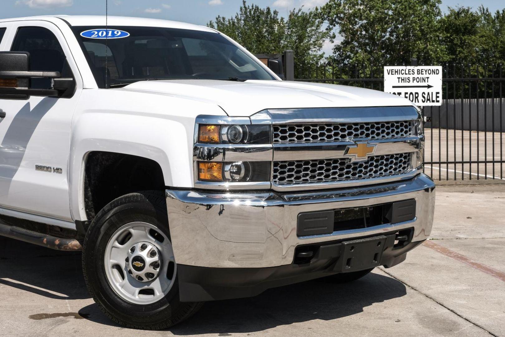 2019 white Chevrolet Silverado 2500HD Work Truck Double Cab Long Box 4WD (2GC2KREGXK1) with an 6.0L V8 OHV 16V engine, 6-Speed Automatic transmission, located at 2401 E Main St., Grand Prairie, TX, 75050, (972) 262-4440, 32.748981, -96.969643 - Photo#9