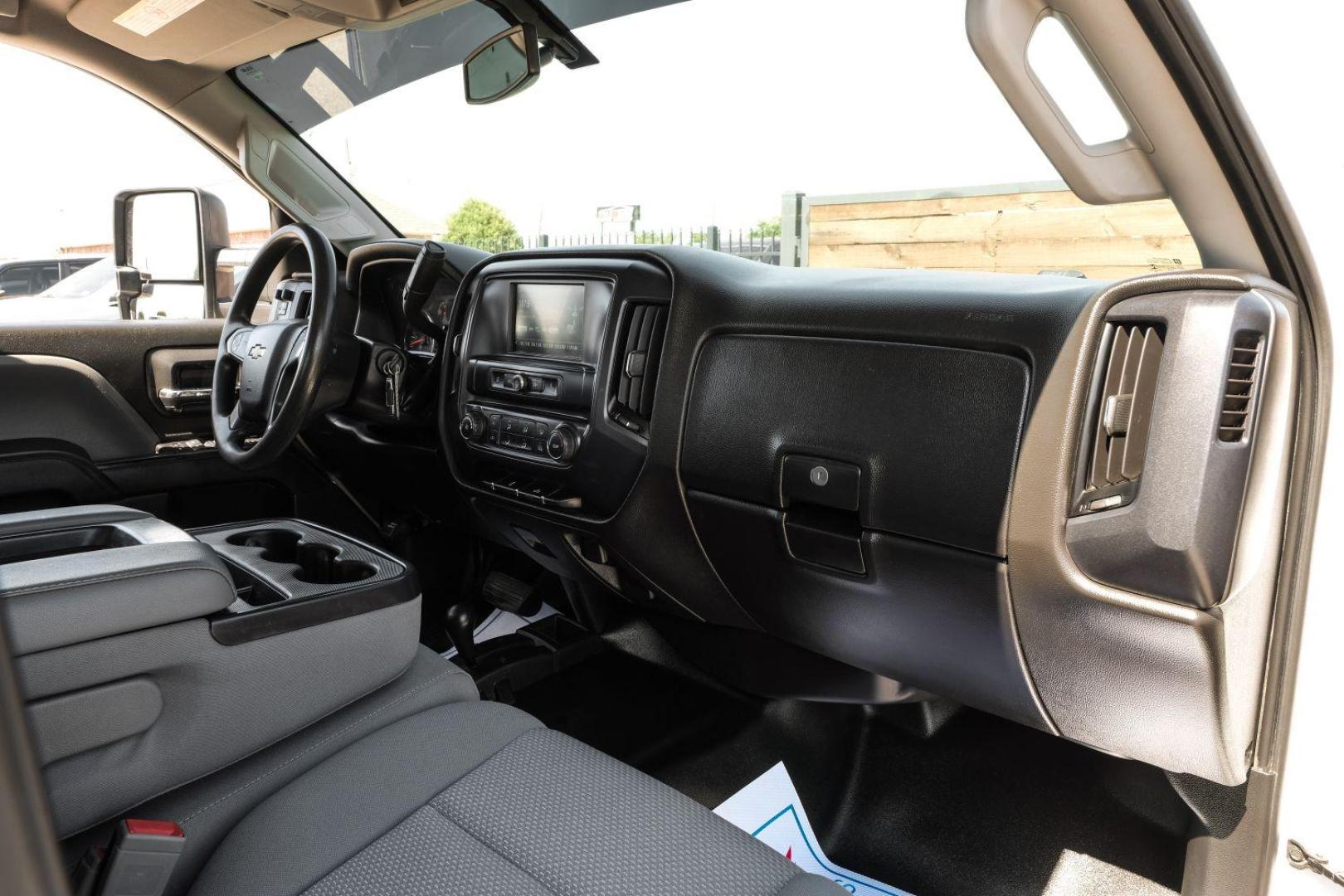 2019 white Chevrolet Silverado 2500HD Work Truck Double Cab Long Box 4WD (2GC2KREGXK1) with an 6.0L V8 OHV 16V engine, 6-Speed Automatic transmission, located at 2401 E Main St., Grand Prairie, TX, 75050, (972) 262-4440, 32.748981, -96.969643 - Photo#21