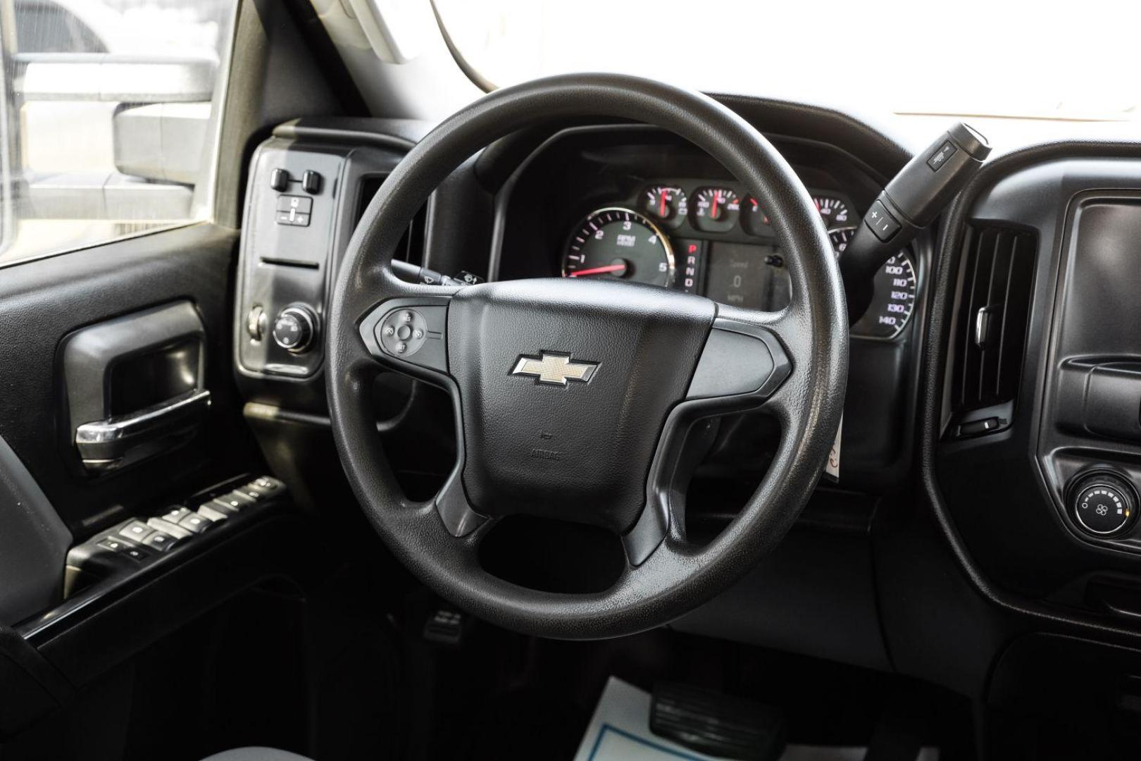 2019 white Chevrolet Silverado 2500HD Work Truck Double Cab Long Box 4WD (2GC2KREGXK1) with an 6.0L V8 OHV 16V engine, 6-Speed Automatic transmission, located at 2401 E Main St., Grand Prairie, TX, 75050, (972) 262-4440, 32.748981, -96.969643 - Photo#25