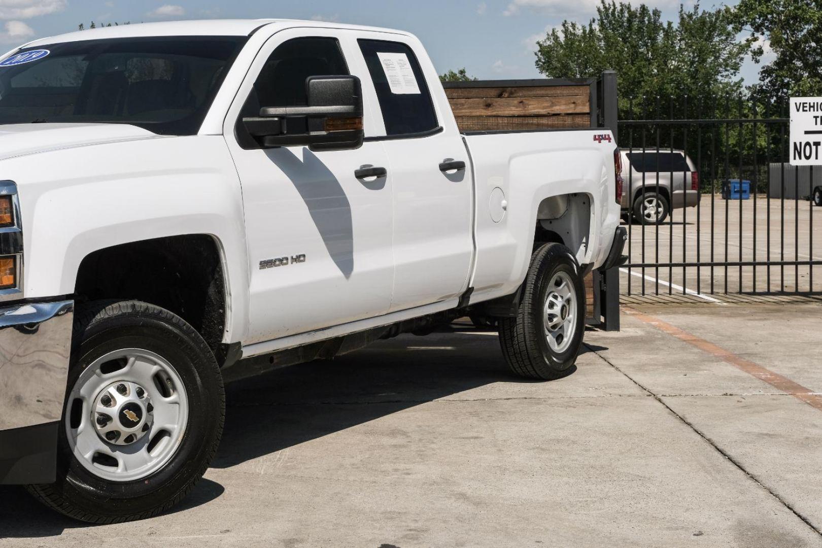 2019 white Chevrolet Silverado 2500HD Work Truck Double Cab Long Box 4WD (2GC2KREGXK1) with an 6.0L V8 OHV 16V engine, 6-Speed Automatic transmission, located at 2401 E Main St., Grand Prairie, TX, 75050, (972) 262-4440, 32.748981, -96.969643 - Photo#5