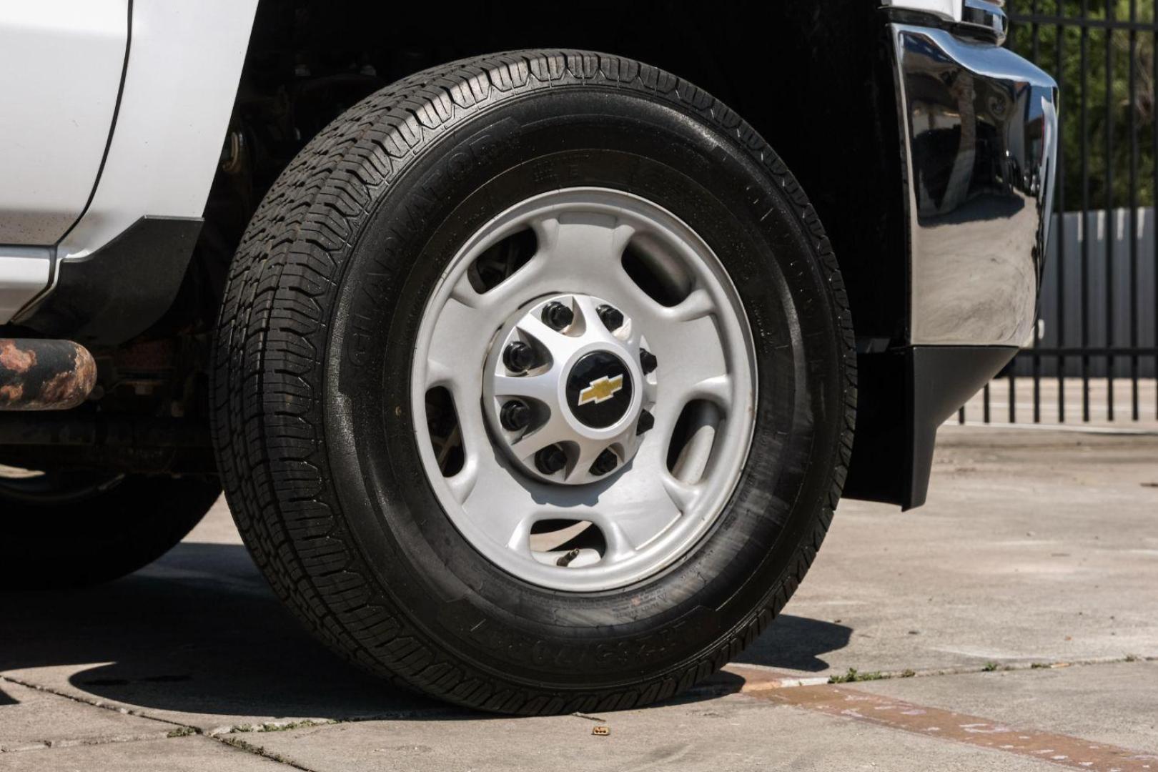 2019 white Chevrolet Silverado 2500HD Work Truck Double Cab Long Box 4WD (2GC2KREGXK1) with an 6.0L V8 OHV 16V engine, 6-Speed Automatic transmission, located at 2401 E Main St., Grand Prairie, TX, 75050, (972) 262-4440, 32.748981, -96.969643 - Photo#62