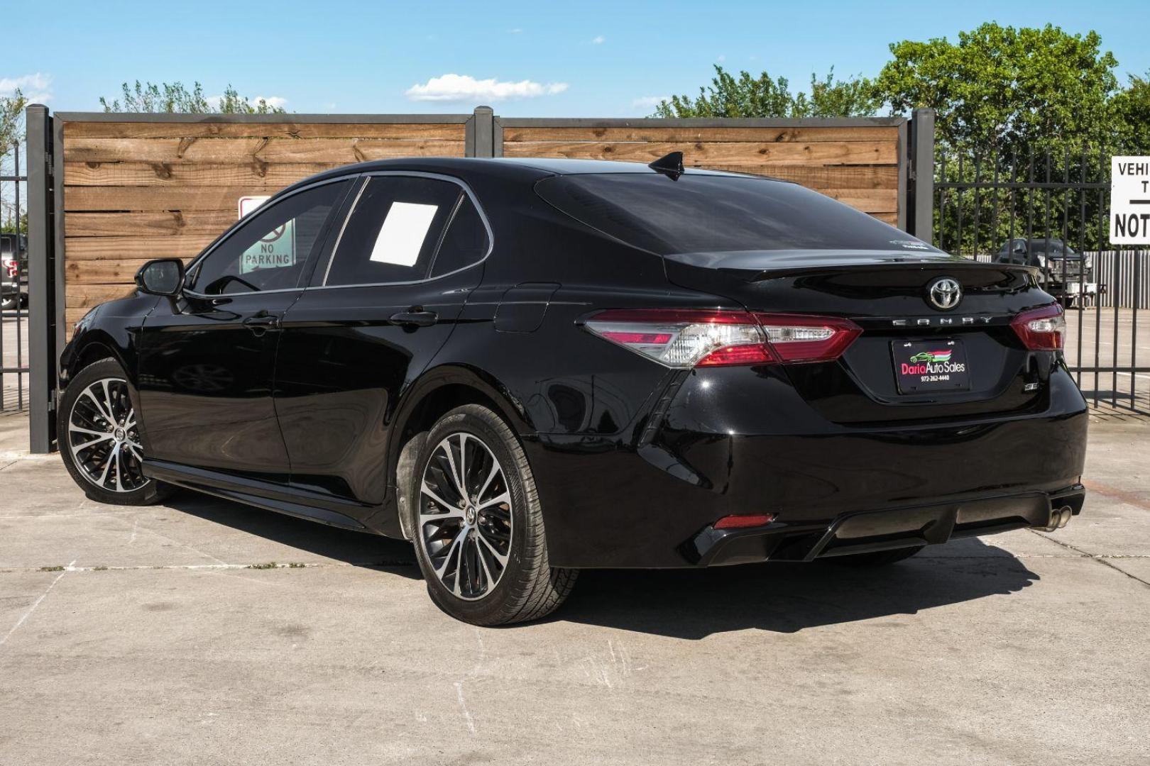 2019 black Toyota Camry SE (4T1B11HK5KU) with an 2.5L L4 DOHC 16V engine, 8-Speed Automatic transmission, located at 2401 E Main St., Grand Prairie, TX, 75050, (972) 262-4440, 32.748981, -96.969643 - Photo#16