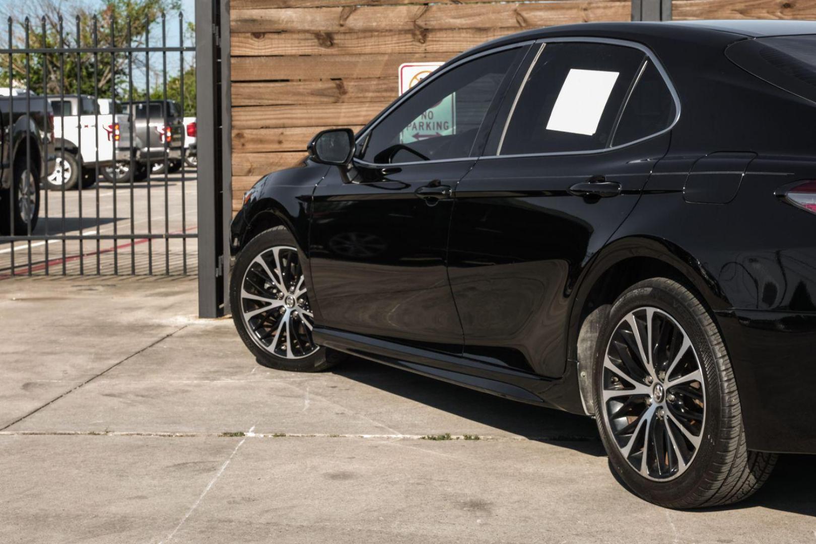 2019 black Toyota Camry SE (4T1B11HK5KU) with an 2.5L L4 DOHC 16V engine, 8-Speed Automatic transmission, located at 2401 E Main St., Grand Prairie, TX, 75050, (972) 262-4440, 32.748981, -96.969643 - Photo#17