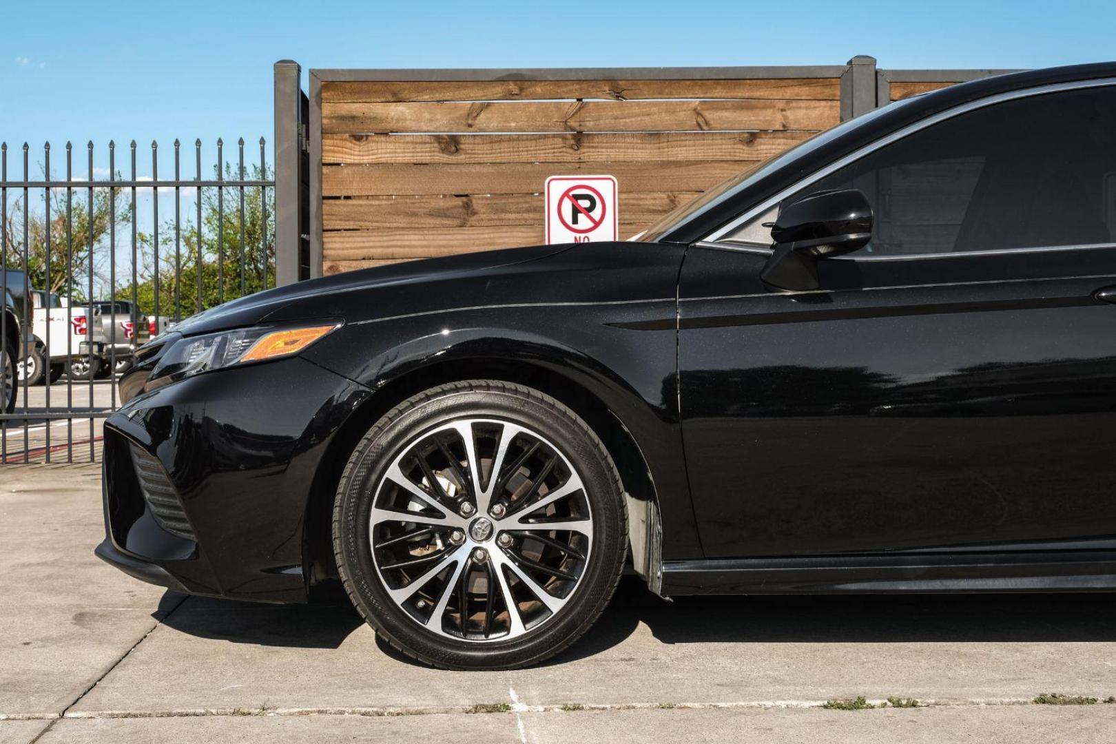 2019 black Toyota Camry SE (4T1B11HK5KU) with an 2.5L L4 DOHC 16V engine, 8-Speed Automatic transmission, located at 2401 E Main St., Grand Prairie, TX, 75050, (972) 262-4440, 32.748981, -96.969643 - Photo#20