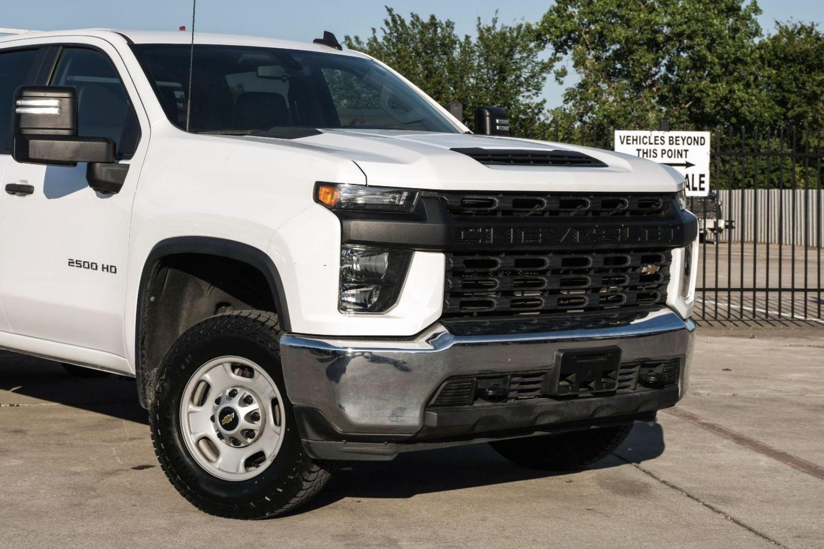 2021 WHITE Chevrolet Silverado 2500HD CREW CAB PICKUP 4-DR (1GC1WLE76MF) with an 6.6L V8 OHV 16V engine, 6-Speed Automatic transmission, located at 2401 E Main St., Grand Prairie, TX, 75050, (972) 262-4440, 32.748981, -96.969643 - Photo#9