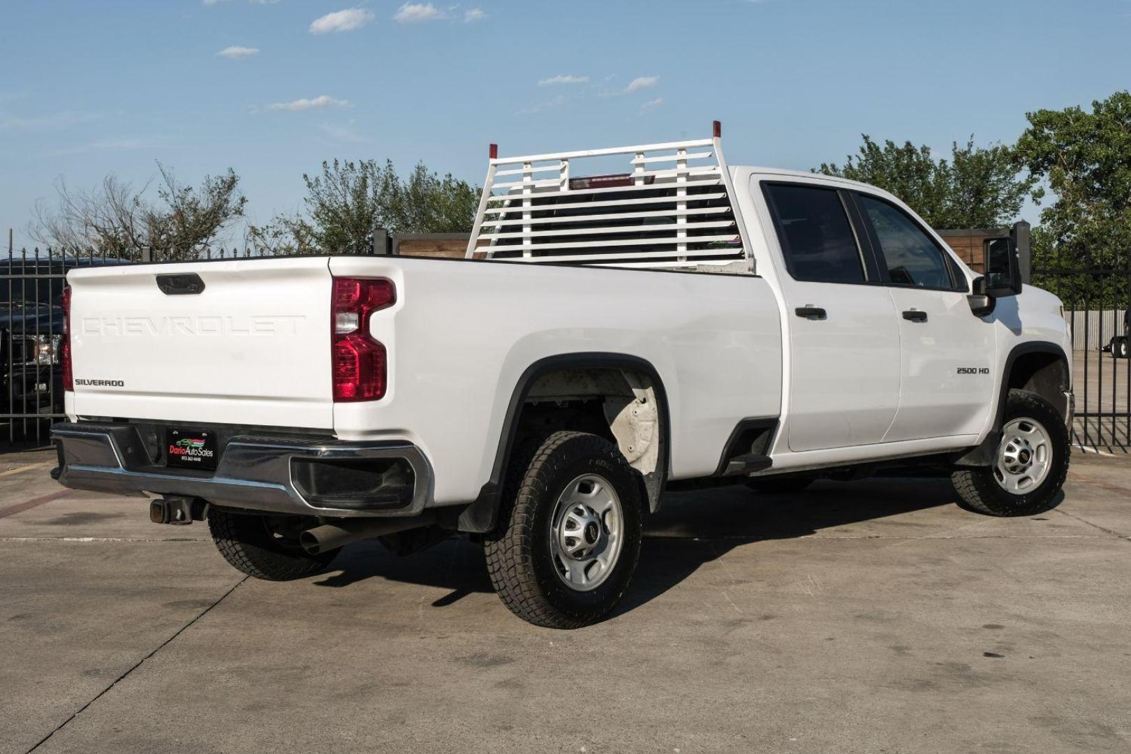 2021 WHITE Chevrolet Silverado 2500HD CREW CAB PICKUP 4-DR (1GC1WLE76MF) with an 6.6L V8 OHV 16V engine, 6-Speed Automatic transmission, located at 2401 E Main St., Grand Prairie, TX, 75050, (972) 262-4440, 32.748981, -96.969643 - Photo#11