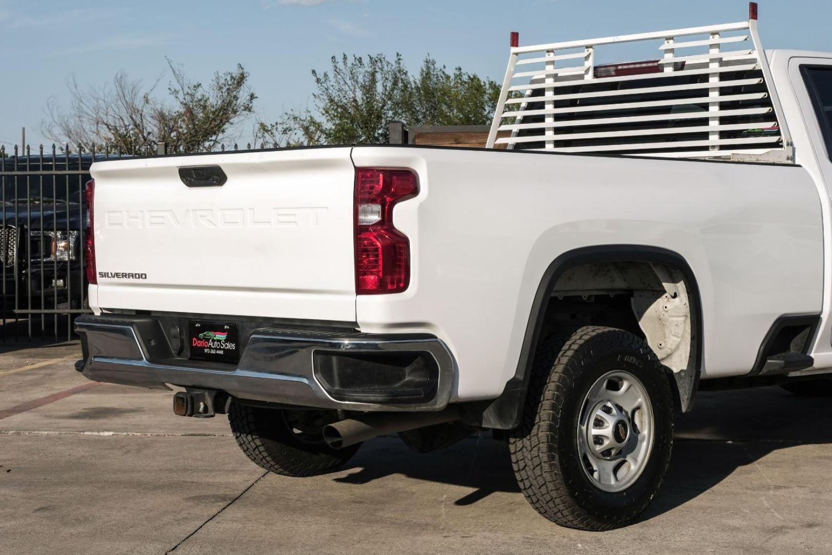 2021 WHITE Chevrolet Silverado 2500HD CREW CAB PICKUP 4-DR (1GC1WLE76MF) with an 6.6L V8 OHV 16V engine, 6-Speed Automatic transmission, located at 2401 E Main St., Grand Prairie, TX, 75050, (972) 262-4440, 32.748981, -96.969643 - Photo#12