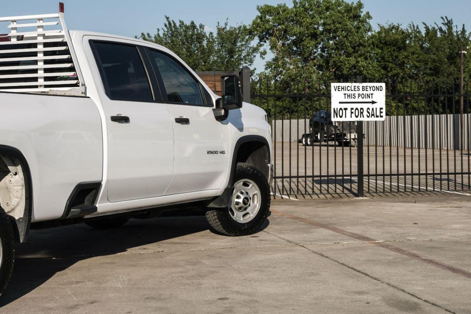 2021 WHITE Chevrolet Silverado 2500HD CREW CAB PICKUP 4-DR (1GC1WLE76MF) with an 6.6L V8 OHV 16V engine, 6-Speed Automatic transmission, located at 2401 E Main St., Grand Prairie, TX, 75050, (972) 262-4440, 32.748981, -96.969643 - Photo#14