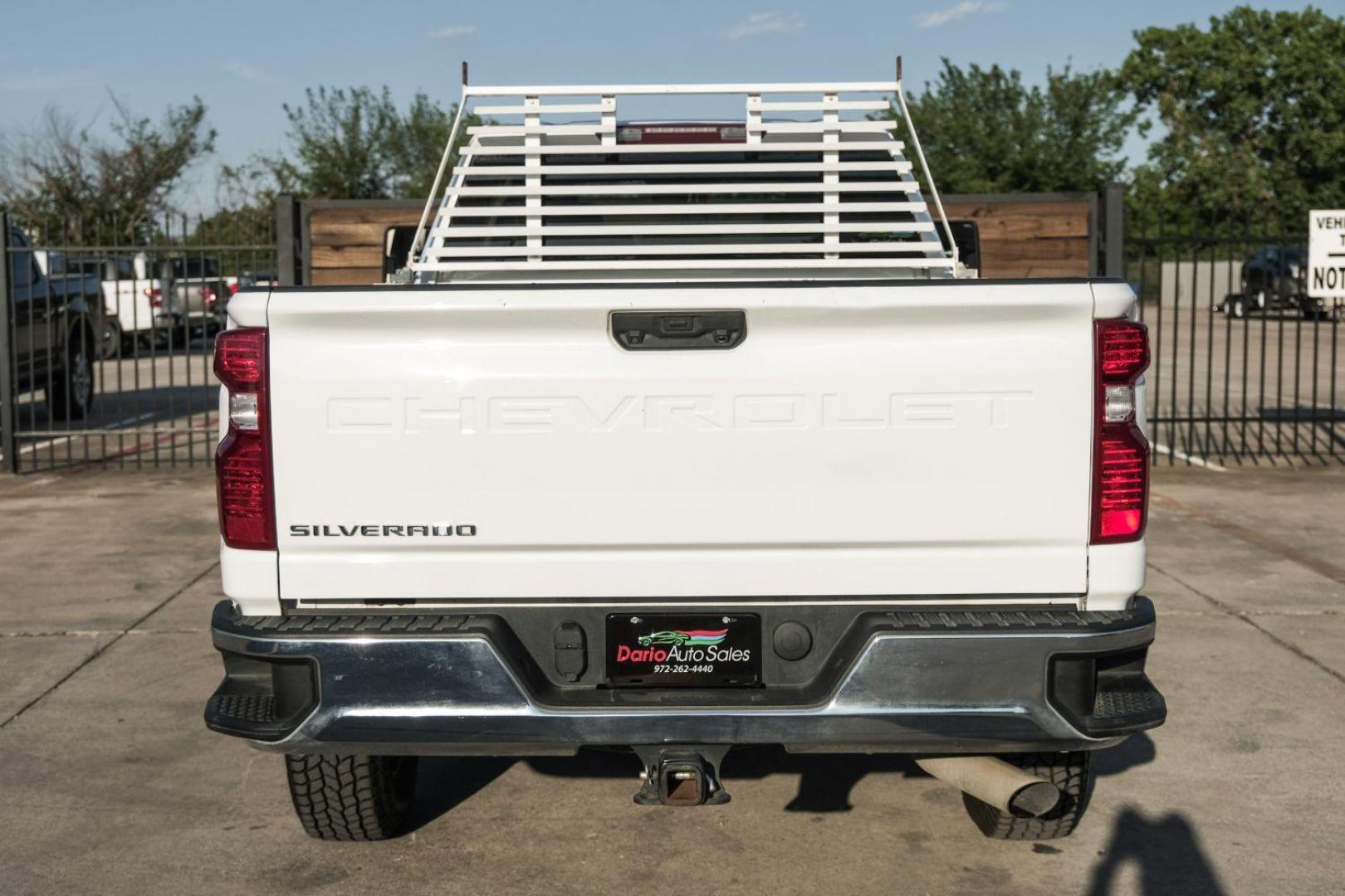 2021 WHITE Chevrolet Silverado 2500HD CREW CAB PICKUP 4-DR (1GC1WLE76MF) with an 6.6L V8 OHV 16V engine, 6-Speed Automatic transmission, located at 2401 E Main St., Grand Prairie, TX, 75050, (972) 262-4440, 32.748981, -96.969643 - Photo#15