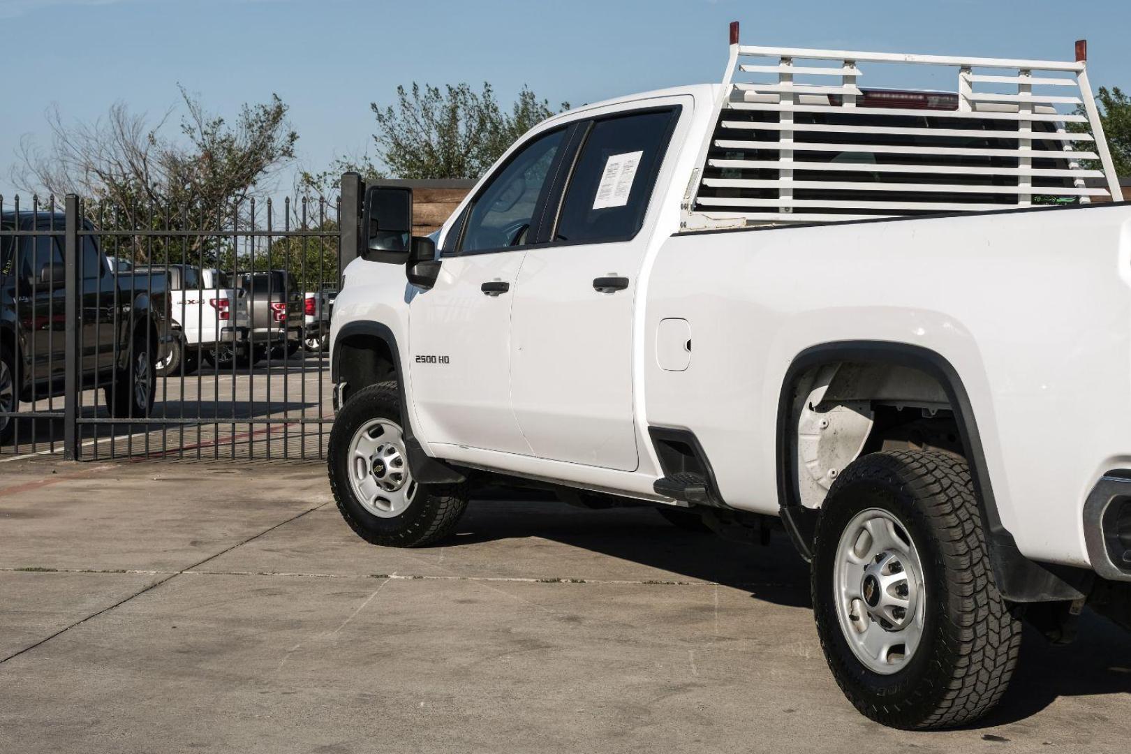 2021 WHITE Chevrolet Silverado 2500HD CREW CAB PICKUP 4-DR (1GC1WLE76MF) with an 6.6L V8 OHV 16V engine, 6-Speed Automatic transmission, located at 2401 E Main St., Grand Prairie, TX, 75050, (972) 262-4440, 32.748981, -96.969643 - Photo#17