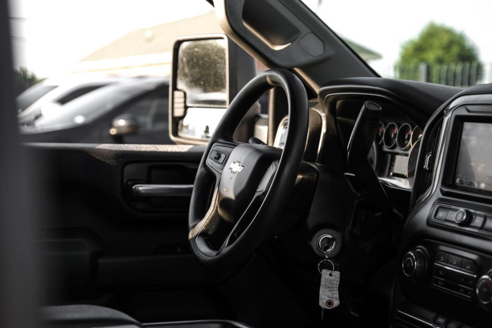 2021 WHITE Chevrolet Silverado 2500HD CREW CAB PICKUP 4-DR (1GC1WLE76MF) with an 6.6L V8 OHV 16V engine, 6-Speed Automatic transmission, located at 2401 E Main St., Grand Prairie, TX, 75050, (972) 262-4440, 32.748981, -96.969643 - Photo#24