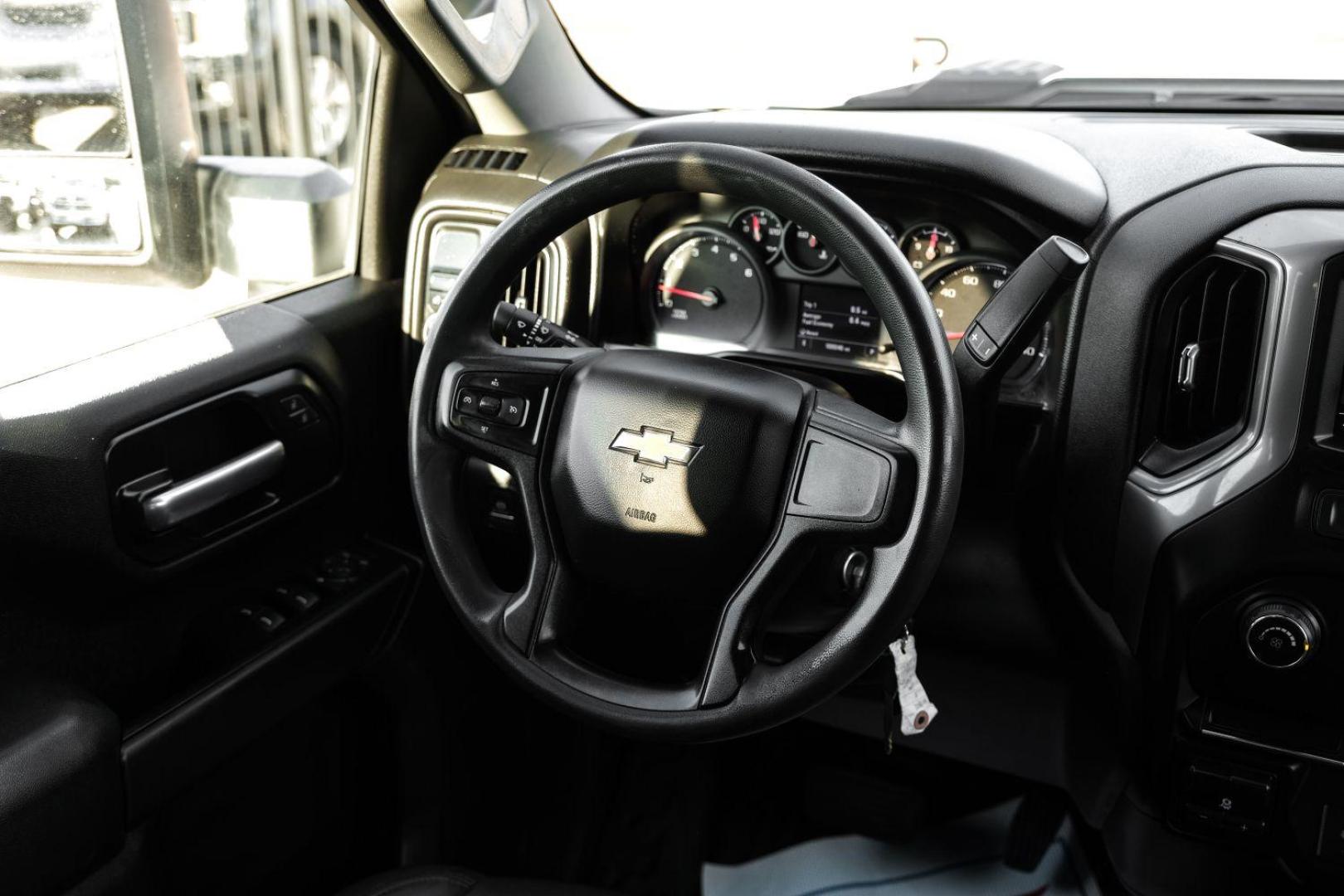 2021 WHITE Chevrolet Silverado 2500HD CREW CAB PICKUP 4-DR (1GC1WLE76MF) with an 6.6L V8 OHV 16V engine, 6-Speed Automatic transmission, located at 2401 E Main St., Grand Prairie, TX, 75050, (972) 262-4440, 32.748981, -96.969643 - Photo#25