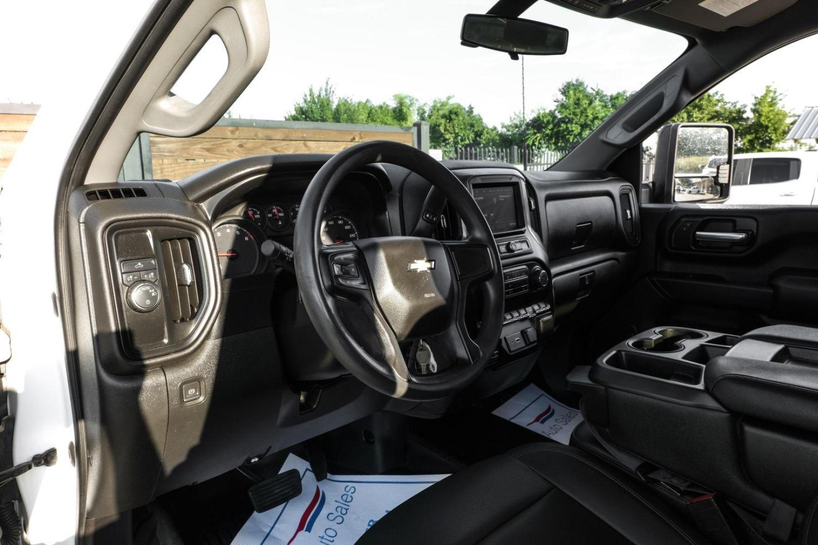 2021 WHITE Chevrolet Silverado 2500HD CREW CAB PICKUP 4-DR (1GC1WLE76MF) with an 6.6L V8 OHV 16V engine, 6-Speed Automatic transmission, located at 2401 E Main St., Grand Prairie, TX, 75050, (972) 262-4440, 32.748981, -96.969643 - Photo#2