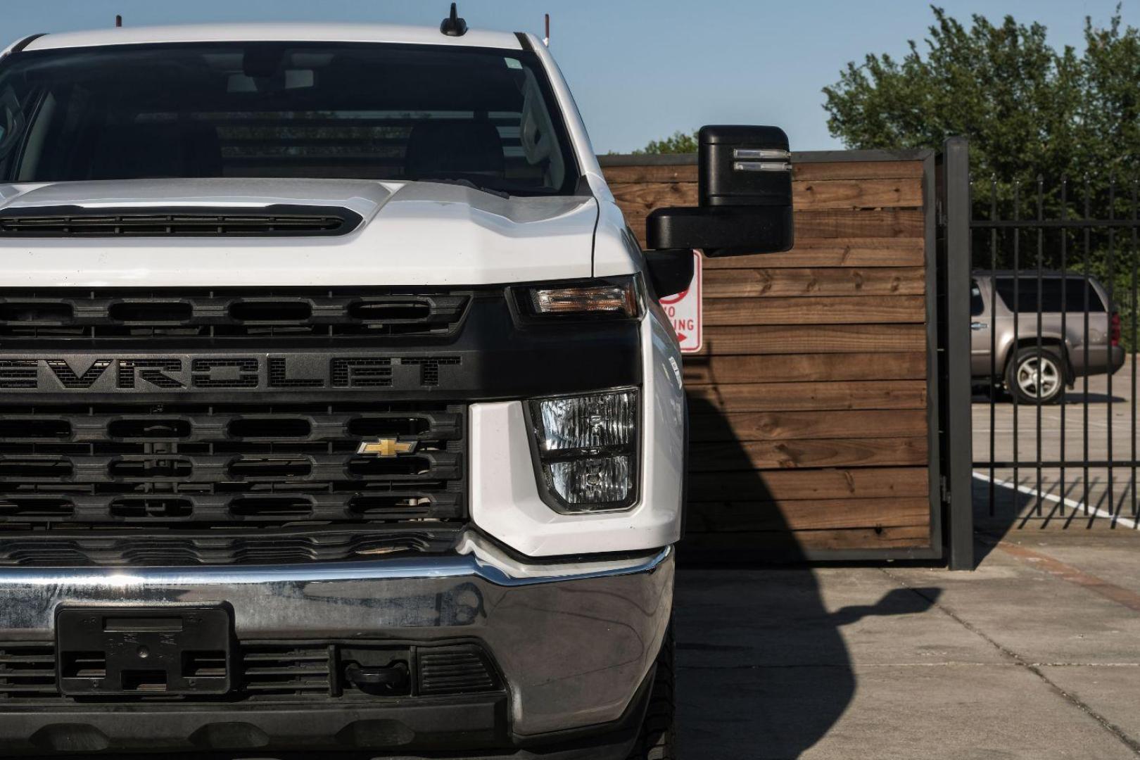 2021 WHITE Chevrolet Silverado 2500HD CREW CAB PICKUP 4-DR (1GC1WLE76MF) with an 6.6L V8 OHV 16V engine, 6-Speed Automatic transmission, located at 2401 E Main St., Grand Prairie, TX, 75050, (972) 262-4440, 32.748981, -96.969643 - Photo#49