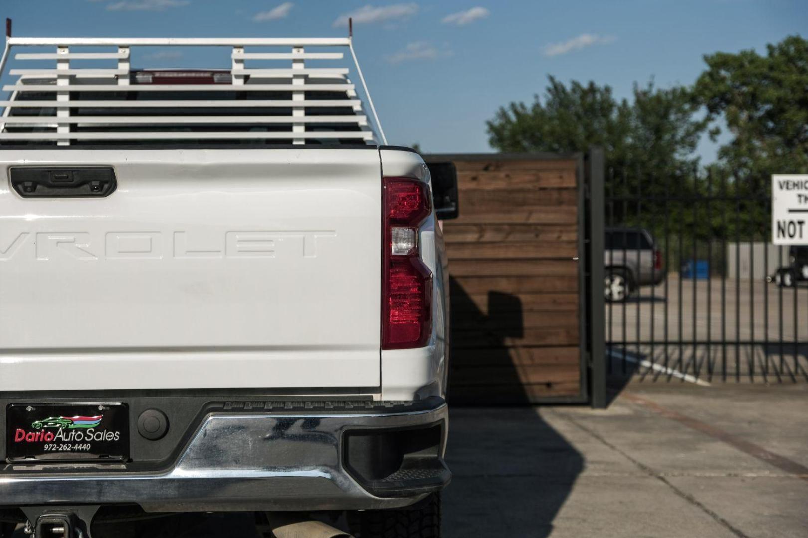 2021 WHITE Chevrolet Silverado 2500HD CREW CAB PICKUP 4-DR (1GC1WLE76MF) with an 6.6L V8 OHV 16V engine, 6-Speed Automatic transmission, located at 2401 E Main St., Grand Prairie, TX, 75050, (972) 262-4440, 32.748981, -96.969643 - Photo#50