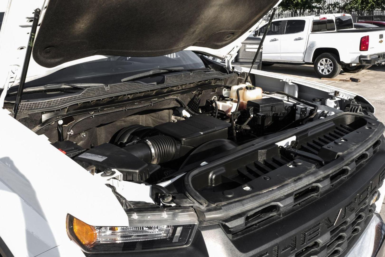 2021 WHITE Chevrolet Silverado 2500HD CREW CAB PICKUP 4-DR (1GC1WLE76MF) with an 6.6L V8 OHV 16V engine, 6-Speed Automatic transmission, located at 2401 E Main St., Grand Prairie, TX, 75050, (972) 262-4440, 32.748981, -96.969643 - Photo#53