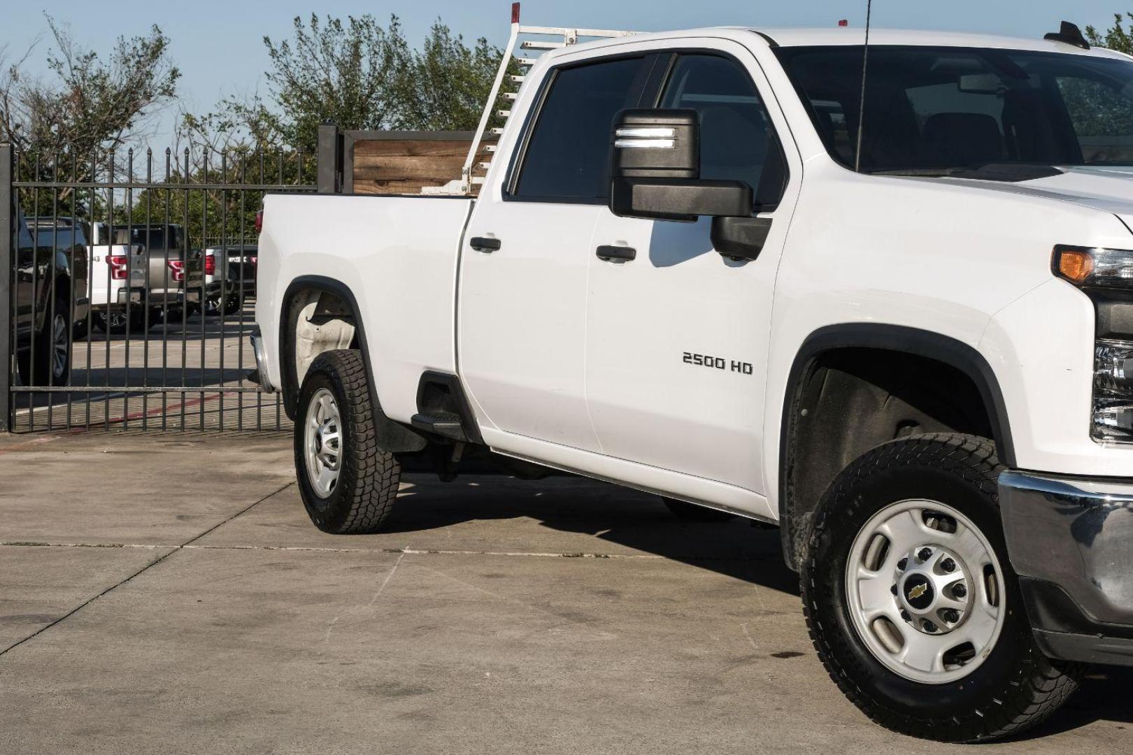 2021 WHITE Chevrolet Silverado 2500HD CREW CAB PICKUP 4-DR (1GC1WLE76MF) with an 6.6L V8 OHV 16V engine, 6-Speed Automatic transmission, located at 2401 E Main St., Grand Prairie, TX, 75050, (972) 262-4440, 32.748981, -96.969643 - Photo#8