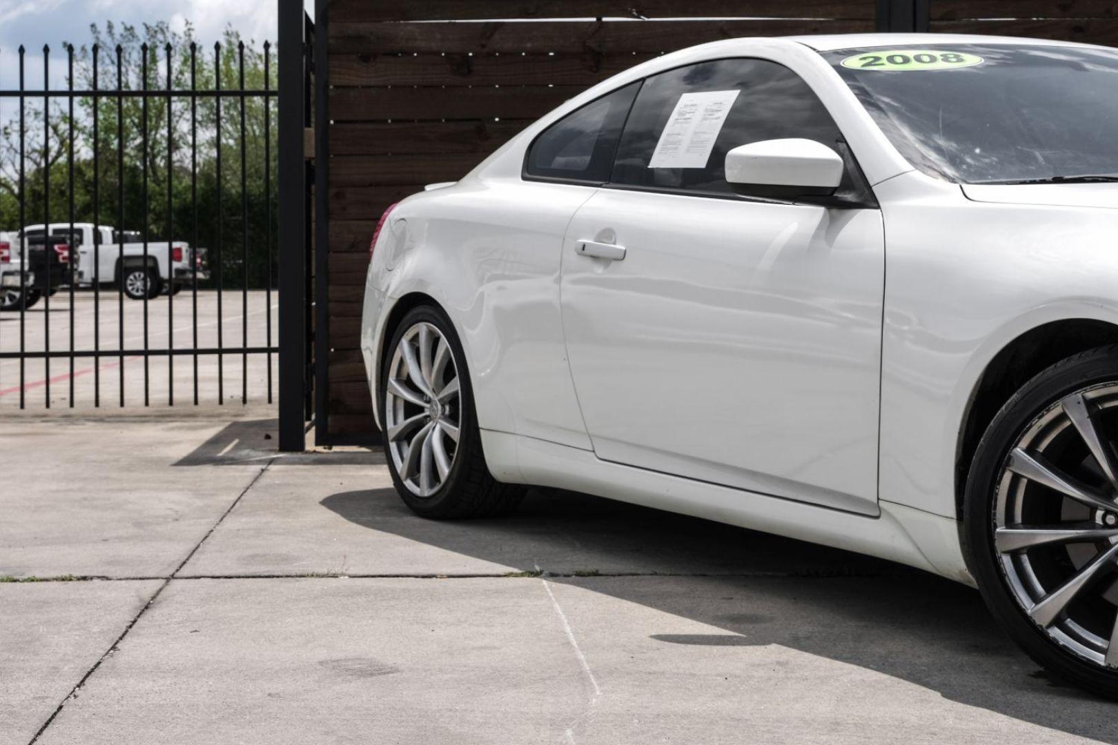 2008 WHITE Infiniti G37 COUPE 2-DR (JNKCV64E08M) with an 3.7L V6 DOHC 24V engine, 5-Speed Automatic transmission, located at 2401 E Main St., Grand Prairie, TX, 75050, (972) 262-4440, 32.748981, -96.969643 - Photo#9