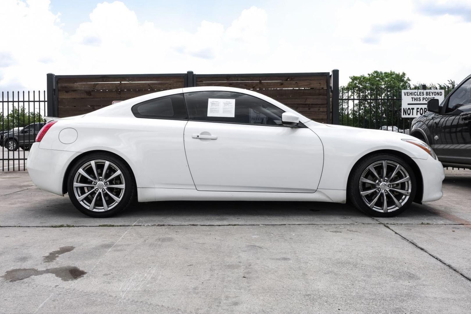 2008 WHITE Infiniti G37 COUPE 2-DR (JNKCV64E08M) with an 3.7L V6 DOHC 24V engine, 5-Speed Automatic transmission, located at 2401 E Main St., Grand Prairie, TX, 75050, (972) 262-4440, 32.748981, -96.969643 - Photo#11