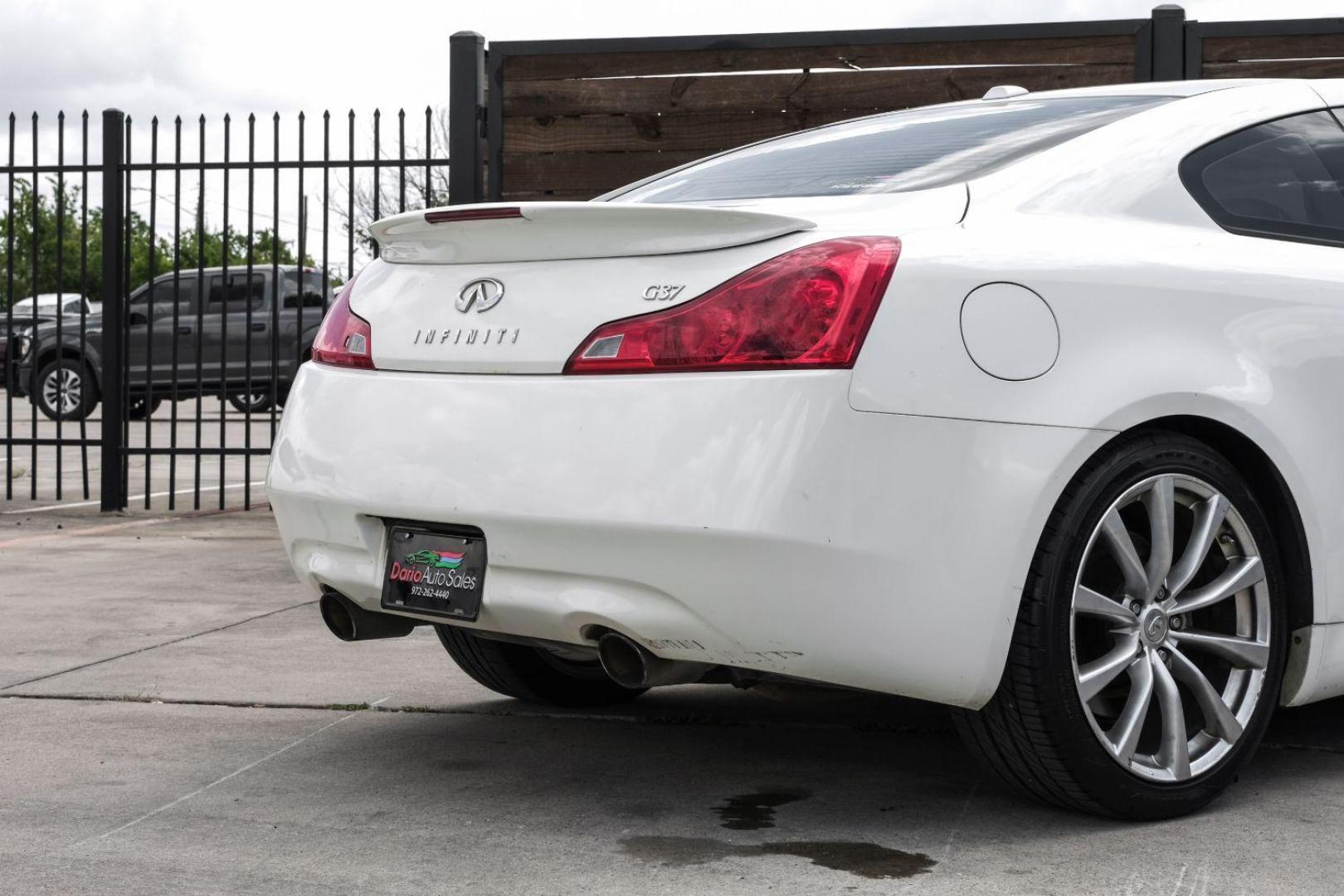 2008 WHITE Infiniti G37 COUPE 2-DR (JNKCV64E08M) with an 3.7L V6 DOHC 24V engine, 5-Speed Automatic transmission, located at 2401 E Main St., Grand Prairie, TX, 75050, (972) 262-4440, 32.748981, -96.969643 - Photo#13