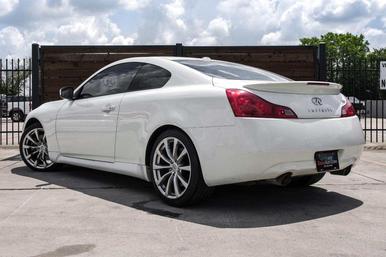 2008 WHITE Infiniti G37 COUPE 2-DR (JNKCV64E08M) with an 3.7L V6 DOHC 24V engine, 5-Speed Automatic transmission, located at 2401 E Main St., Grand Prairie, TX, 75050, (972) 262-4440, 32.748981, -96.969643 - Photo#16