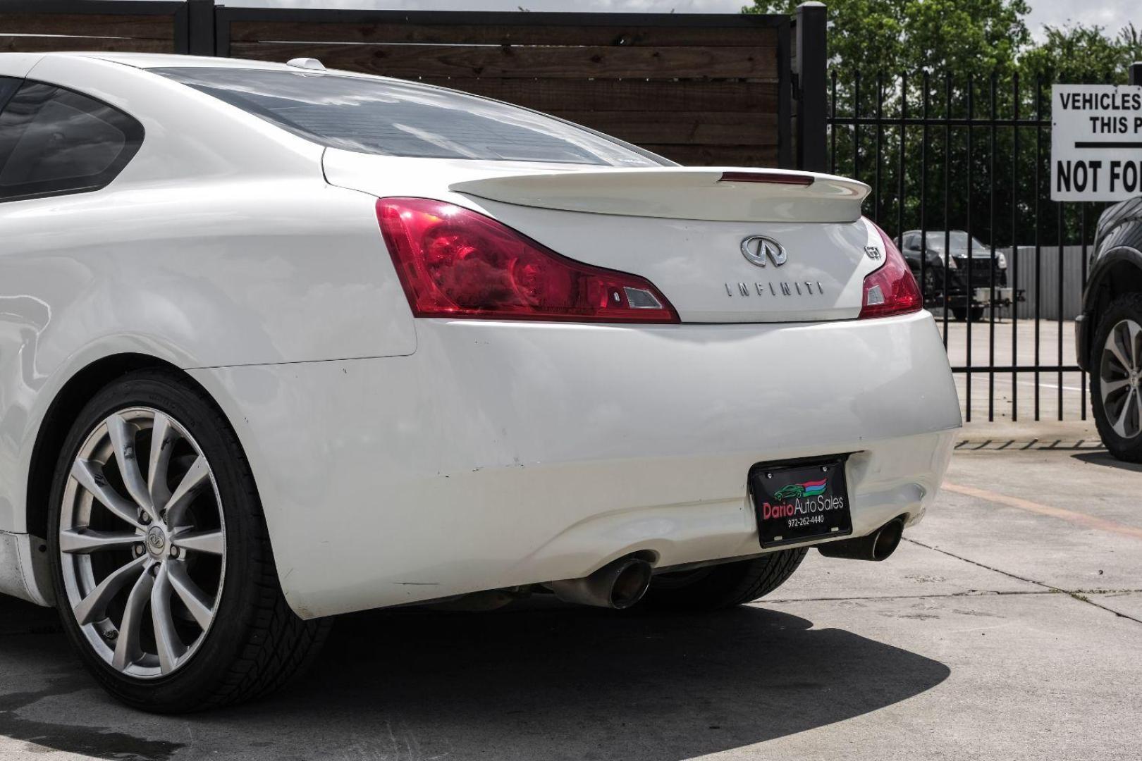 2008 WHITE Infiniti G37 COUPE 2-DR (JNKCV64E08M) with an 3.7L V6 DOHC 24V engine, 5-Speed Automatic transmission, located at 2401 E Main St., Grand Prairie, TX, 75050, (972) 262-4440, 32.748981, -96.969643 - Photo#18