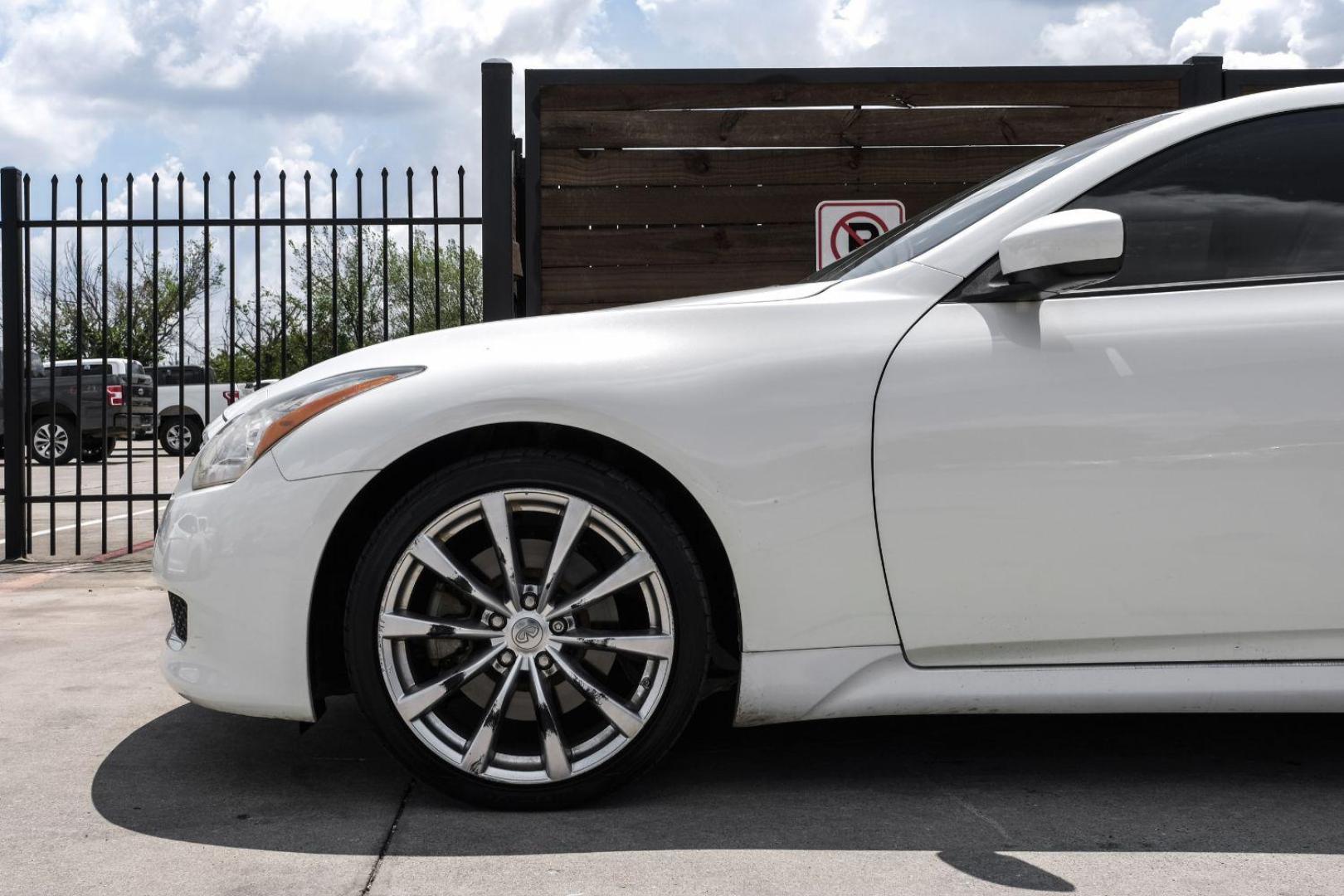 2008 WHITE Infiniti G37 COUPE 2-DR (JNKCV64E08M) with an 3.7L V6 DOHC 24V engine, 5-Speed Automatic transmission, located at 2401 E Main St., Grand Prairie, TX, 75050, (972) 262-4440, 32.748981, -96.969643 - Photo#20