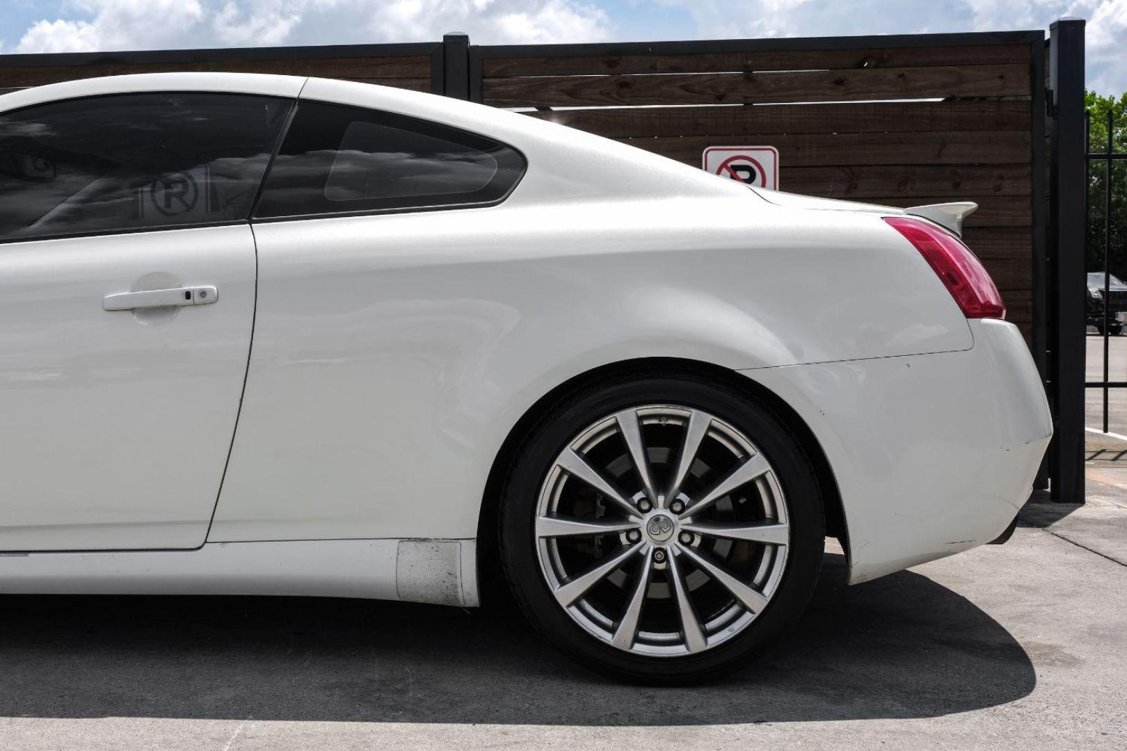 2008 WHITE Infiniti G37 COUPE 2-DR (JNKCV64E08M) with an 3.7L V6 DOHC 24V engine, 5-Speed Automatic transmission, located at 2401 E Main St., Grand Prairie, TX, 75050, (972) 262-4440, 32.748981, -96.969643 - Photo#21