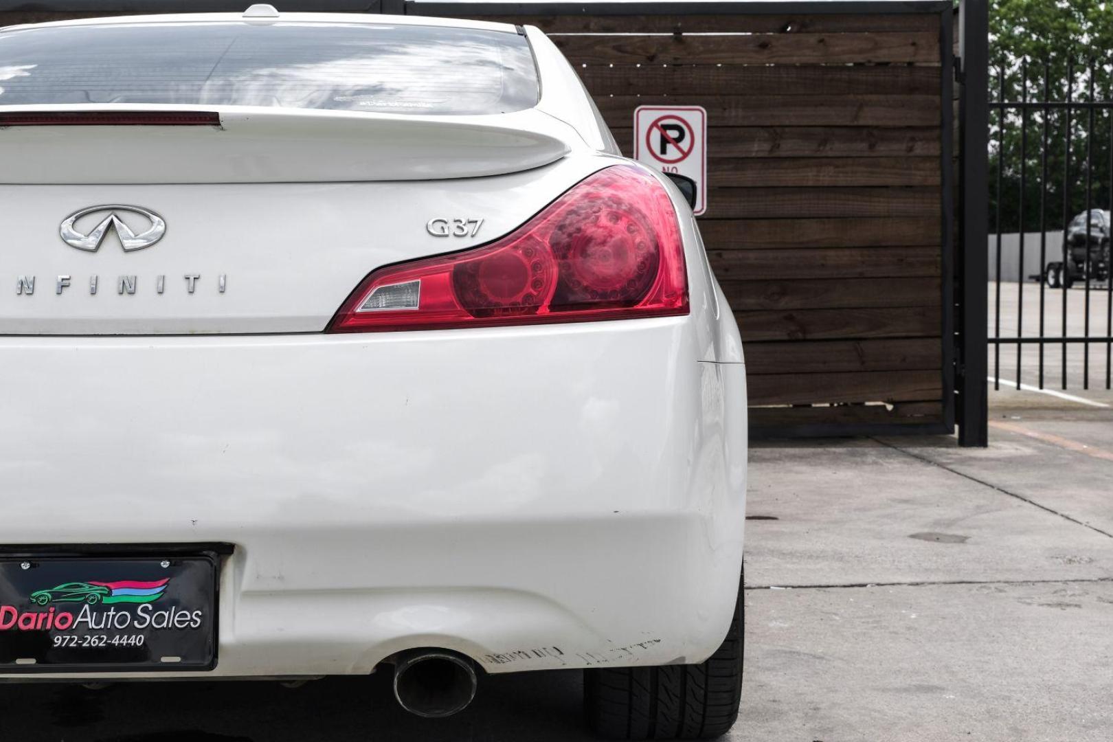 2008 WHITE Infiniti G37 COUPE 2-DR (JNKCV64E08M) with an 3.7L V6 DOHC 24V engine, 5-Speed Automatic transmission, located at 2401 E Main St., Grand Prairie, TX, 75050, (972) 262-4440, 32.748981, -96.969643 - Photo#48