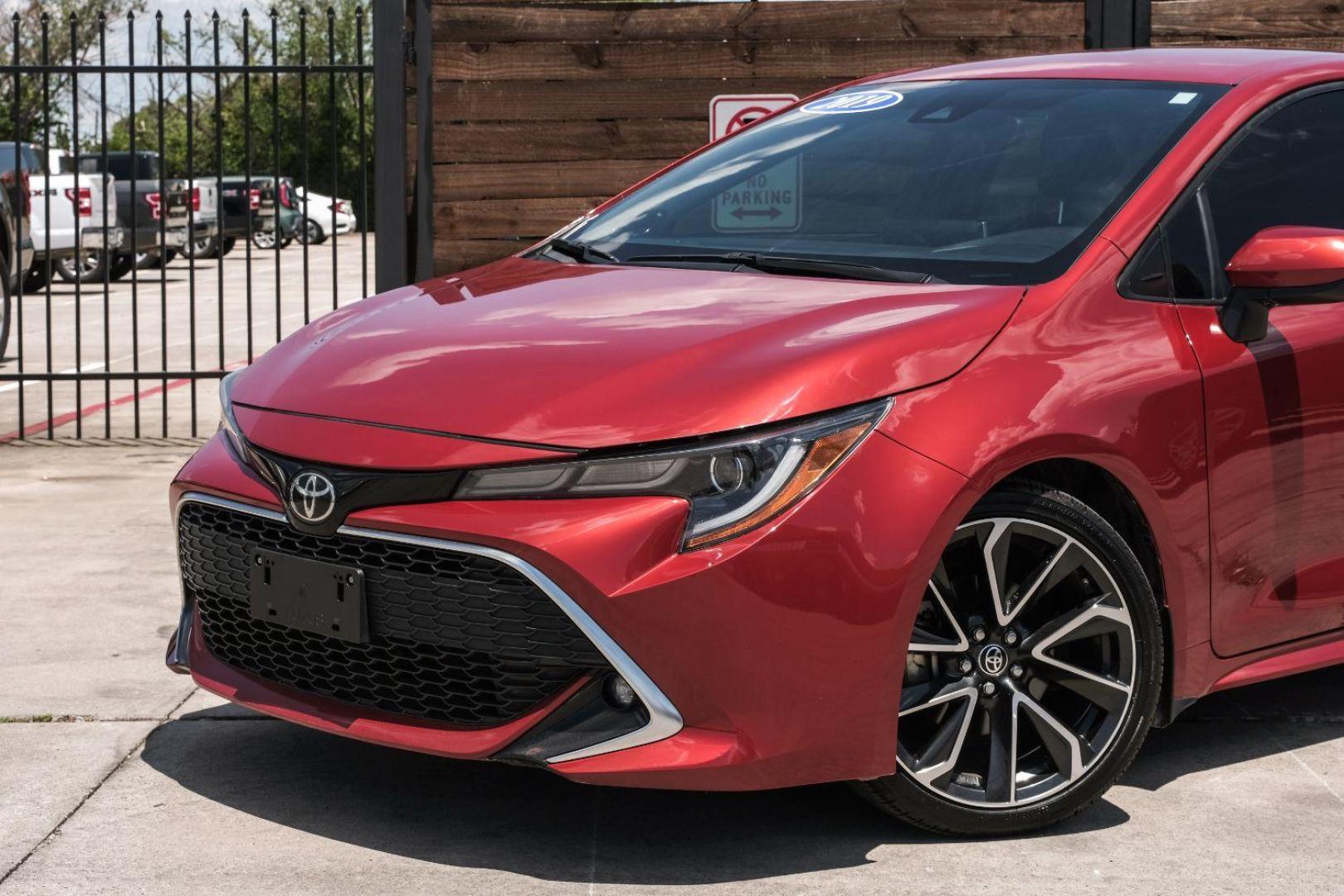 2019 RED Toyota Corolla XSE CVT (JTNK4RBE1K3) with an 1.8L L4 DOHC 16V engine, Continuously Variable Transmission transmission, located at 2401 E Main St., Grand Prairie, TX, 75050, (972) 262-4440, 32.748981, -96.969643 - Photo#4