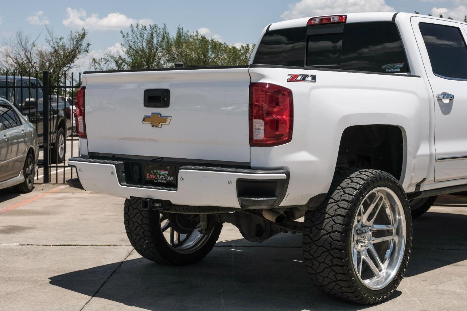 2017 WHITE Chevrolet Silverado 1500 LTZ Crew Cab 4WD (3GCUKSEC5HG) with an 5.3L V8 OHV 16V engine, 6-Speed Automatic transmission, located at 2401 E Main St., Grand Prairie, TX, 75050, (972) 262-4440, 32.748981, -96.969643 - Photo#10