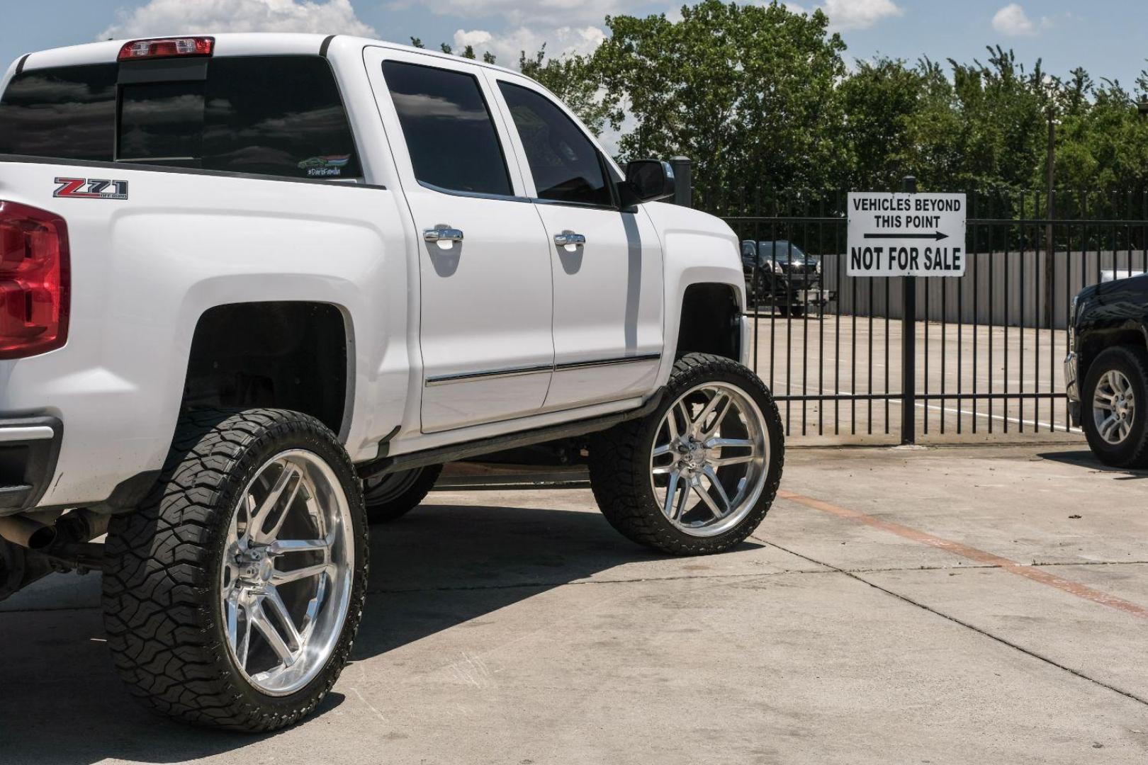 2017 WHITE Chevrolet Silverado 1500 LTZ Crew Cab 4WD (3GCUKSEC5HG) with an 5.3L V8 OHV 16V engine, 6-Speed Automatic transmission, located at 2401 E Main St., Grand Prairie, TX, 75050, (972) 262-4440, 32.748981, -96.969643 - Photo#11