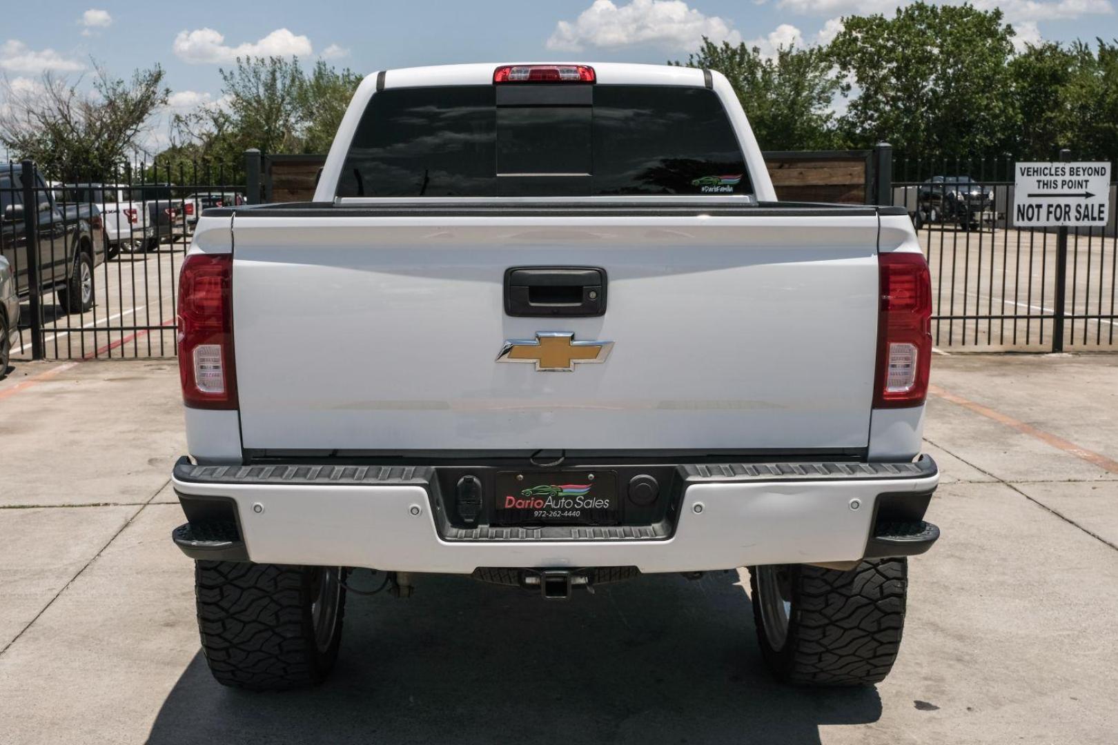 2017 WHITE Chevrolet Silverado 1500 LTZ Crew Cab 4WD (3GCUKSEC5HG) with an 5.3L V8 OHV 16V engine, 6-Speed Automatic transmission, located at 2401 E Main St., Grand Prairie, TX, 75050, (972) 262-4440, 32.748981, -96.969643 - Photo#12