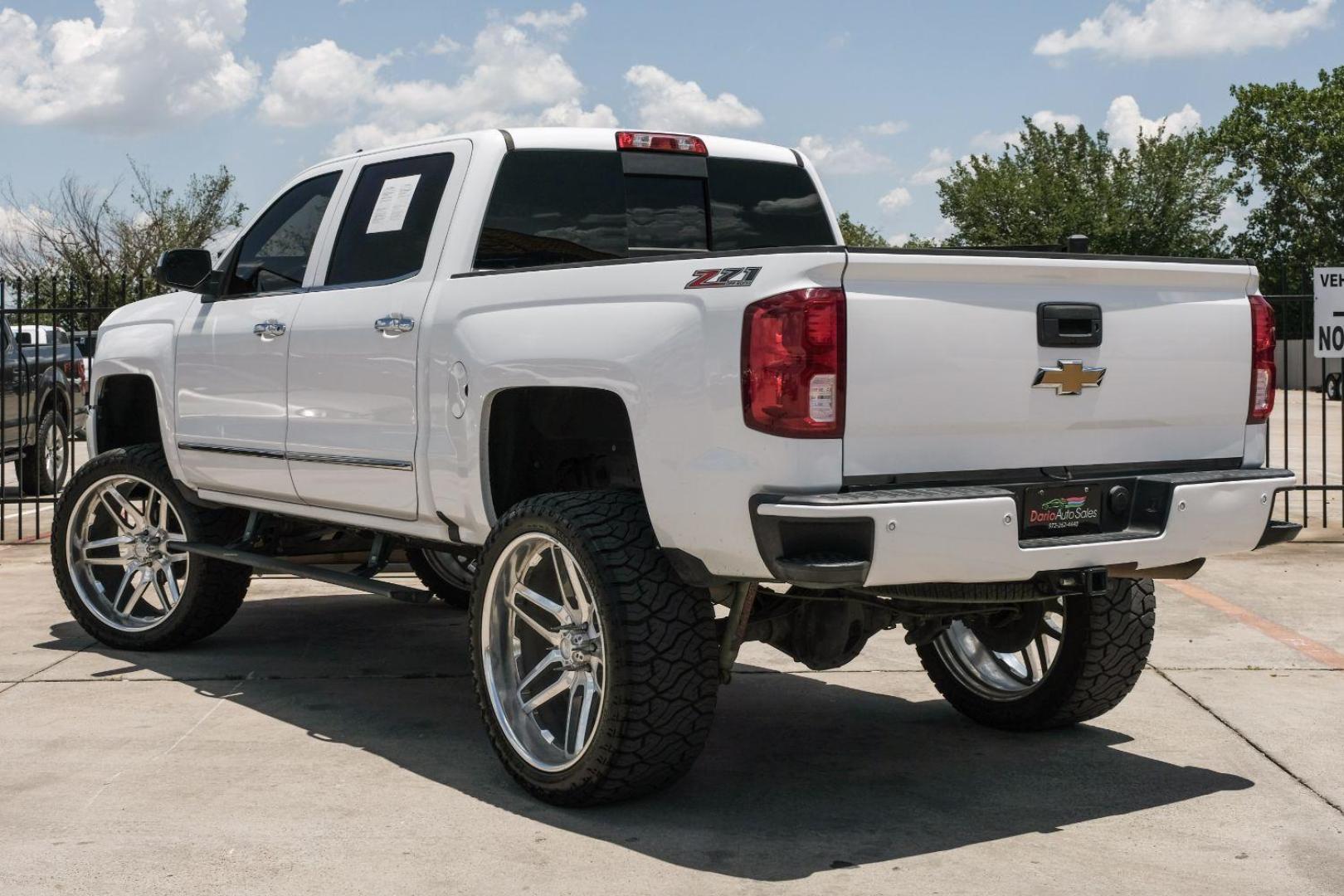 2017 WHITE Chevrolet Silverado 1500 LTZ Crew Cab 4WD (3GCUKSEC5HG) with an 5.3L V8 OHV 16V engine, 6-Speed Automatic transmission, located at 2401 E Main St., Grand Prairie, TX, 75050, (972) 262-4440, 32.748981, -96.969643 - Photo#13