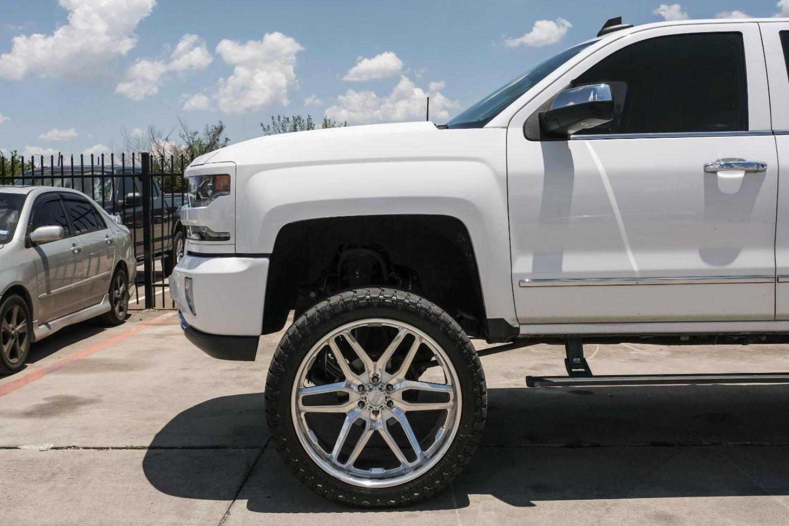 2017 WHITE Chevrolet Silverado 1500 LTZ Crew Cab 4WD (3GCUKSEC5HG) with an 5.3L V8 OHV 16V engine, 6-Speed Automatic transmission, located at 2401 E Main St., Grand Prairie, TX, 75050, (972) 262-4440, 32.748981, -96.969643 - Photo#17