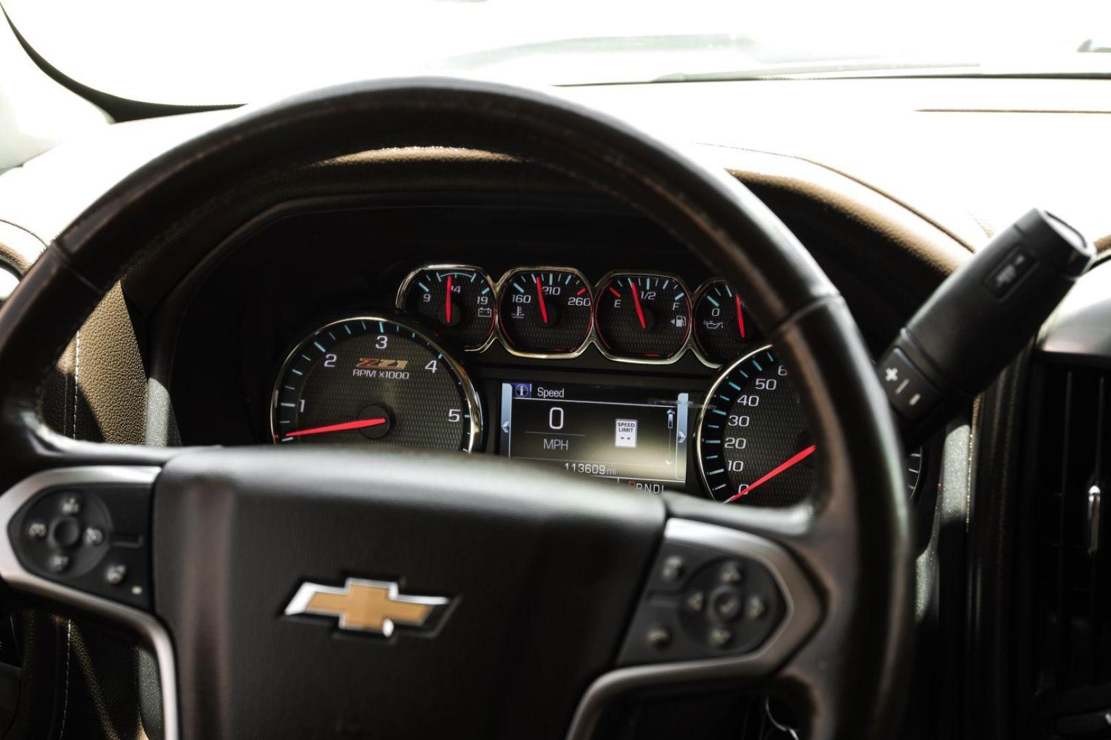 2017 WHITE Chevrolet Silverado 1500 LTZ Crew Cab 4WD (3GCUKSEC5HG) with an 5.3L V8 OHV 16V engine, 6-Speed Automatic transmission, located at 2401 E Main St., Grand Prairie, TX, 75050, (972) 262-4440, 32.748981, -96.969643 - Photo#26