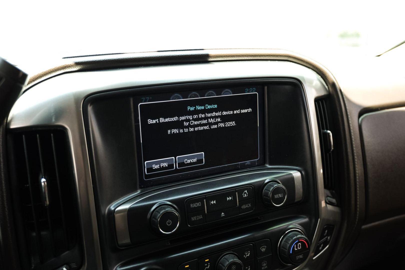 2017 WHITE Chevrolet Silverado 1500 LTZ Crew Cab 4WD (3GCUKSEC5HG) with an 5.3L V8 OHV 16V engine, 6-Speed Automatic transmission, located at 2401 E Main St., Grand Prairie, TX, 75050, (972) 262-4440, 32.748981, -96.969643 - Photo#36