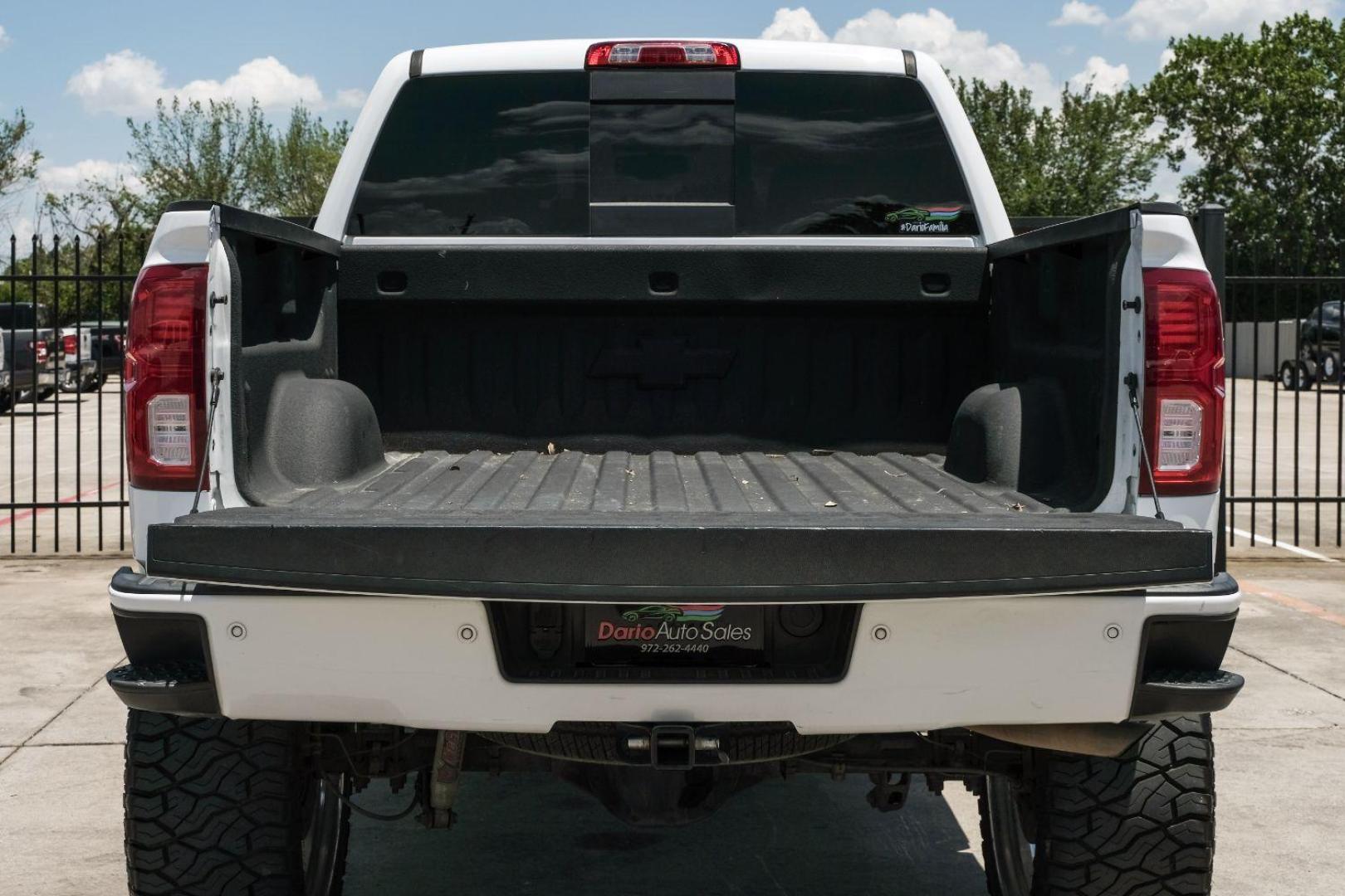 2017 WHITE Chevrolet Silverado 1500 LTZ Crew Cab 4WD (3GCUKSEC5HG) with an 5.3L V8 OHV 16V engine, 6-Speed Automatic transmission, located at 2401 E Main St., Grand Prairie, TX, 75050, (972) 262-4440, 32.748981, -96.969643 - Photo#63