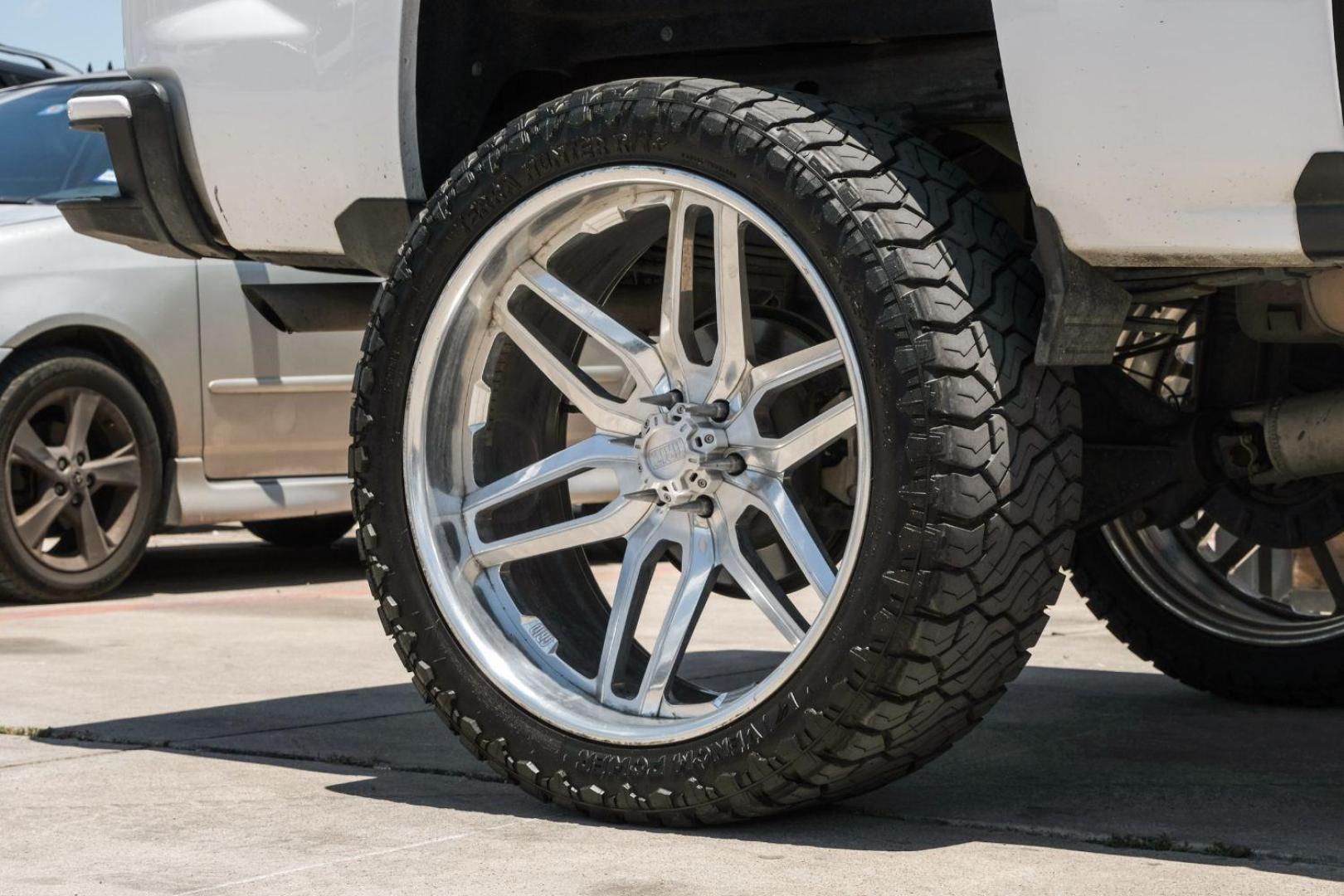 2017 WHITE Chevrolet Silverado 1500 LTZ Crew Cab 4WD (3GCUKSEC5HG) with an 5.3L V8 OHV 16V engine, 6-Speed Automatic transmission, located at 2401 E Main St., Grand Prairie, TX, 75050, (972) 262-4440, 32.748981, -96.969643 - Photo#67