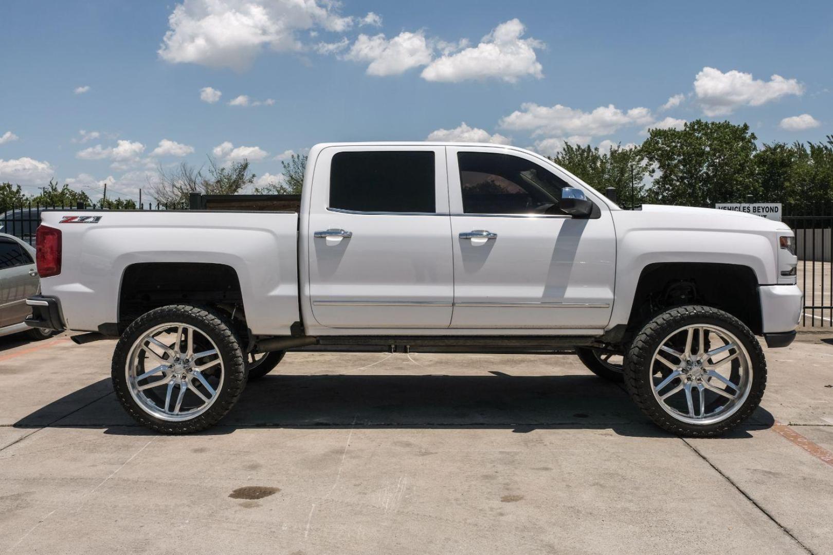 2017 WHITE Chevrolet Silverado 1500 LTZ Crew Cab 4WD (3GCUKSEC5HG) with an 5.3L V8 OHV 16V engine, 6-Speed Automatic transmission, located at 2401 E Main St., Grand Prairie, TX, 75050, (972) 262-4440, 32.748981, -96.969643 - Photo#8