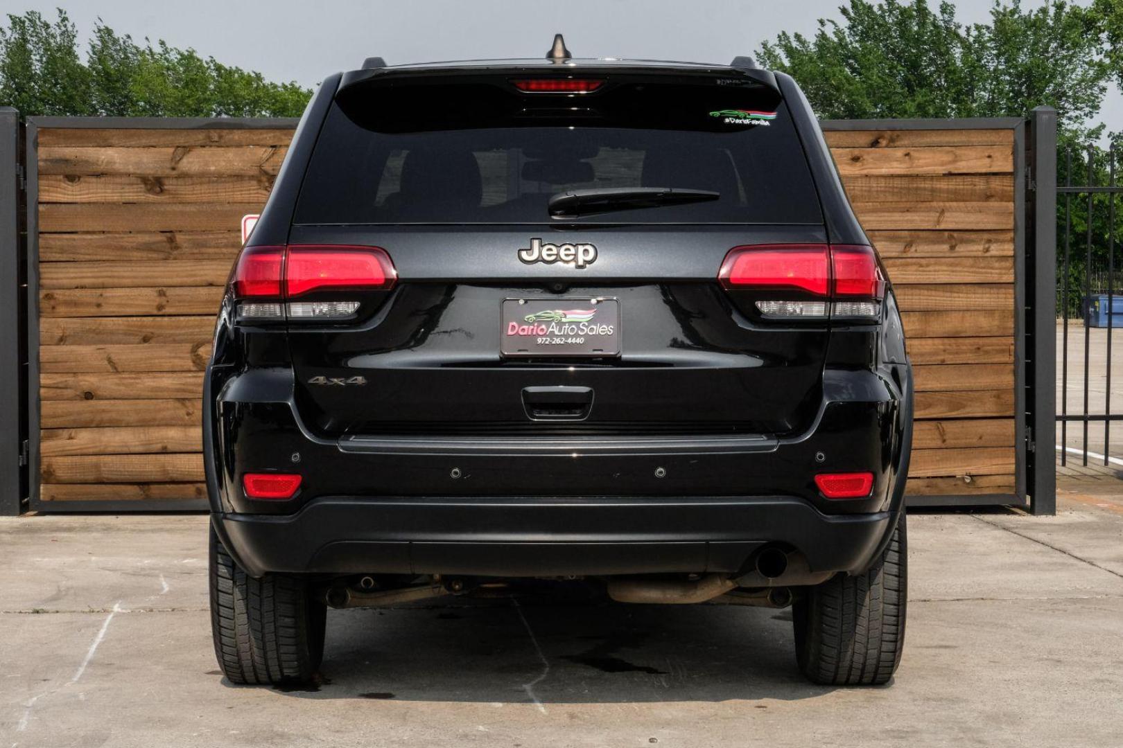 2016 Black Jeep Grand Cherokee Laredo 4WD (1C4RJFAGXGC) with an 3.6L V6 DOHC 24V engine, 8-Speed Automatic transmission, located at 2401 E Main St., Grand Prairie, TX, 75050, (972) 262-4440, 32.748981, -96.969643 - Photo#11