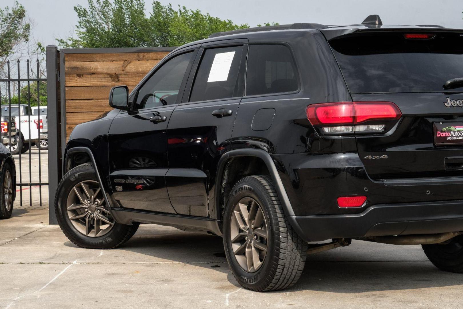 2016 Black Jeep Grand Cherokee Laredo 4WD (1C4RJFAGXGC) with an 3.6L V6 DOHC 24V engine, 8-Speed Automatic transmission, located at 2401 E Main St., Grand Prairie, TX, 75050, (972) 262-4440, 32.748981, -96.969643 - Photo#13