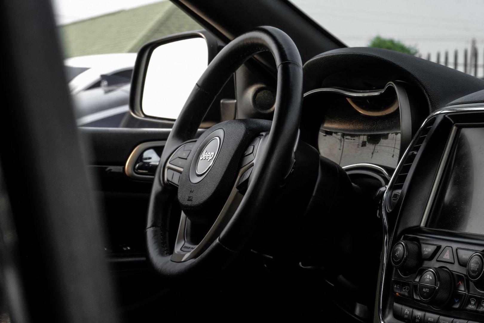 2016 Black Jeep Grand Cherokee Laredo 4WD (1C4RJFAGXGC) with an 3.6L V6 DOHC 24V engine, 8-Speed Automatic transmission, located at 2401 E Main St., Grand Prairie, TX, 75050, (972) 262-4440, 32.748981, -96.969643 - Photo#18