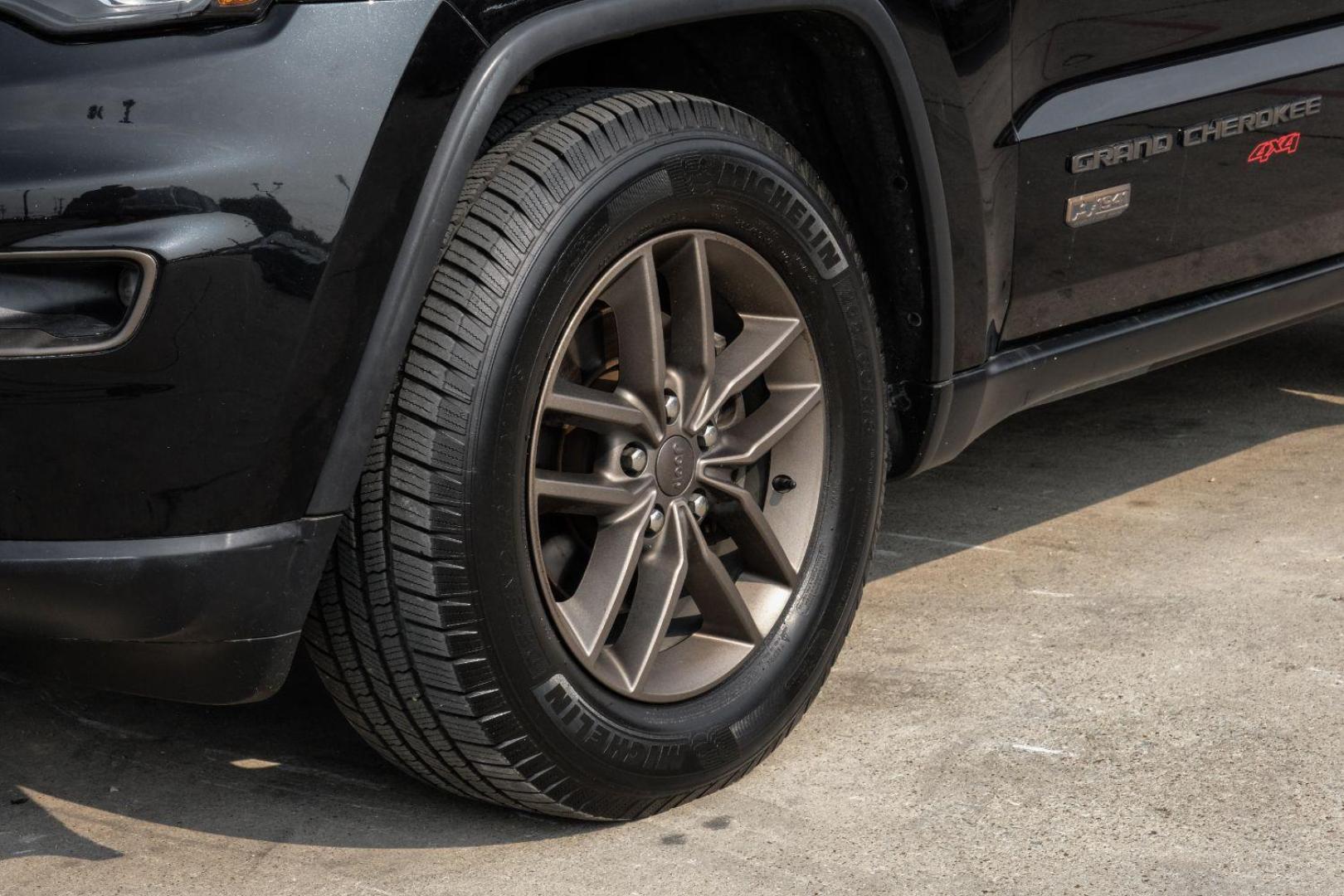 2016 Black Jeep Grand Cherokee Laredo 4WD (1C4RJFAGXGC) with an 3.6L V6 DOHC 24V engine, 8-Speed Automatic transmission, located at 2401 E Main St., Grand Prairie, TX, 75050, (972) 262-4440, 32.748981, -96.969643 - Photo#45