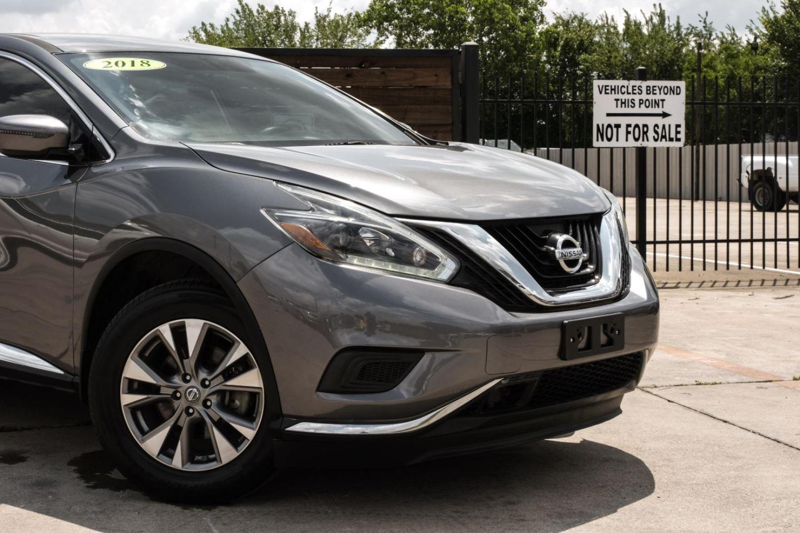 2018 GRAY Nissan Murano S (5N1AZ2MG0JN) with an 3.5L V6 DOHC 24V engine, Continuously Variable Transmission transmission, located at 2401 E Main St., Grand Prairie, TX, 75050, (972) 262-4440, 32.748981, -96.969643 - Photo#9